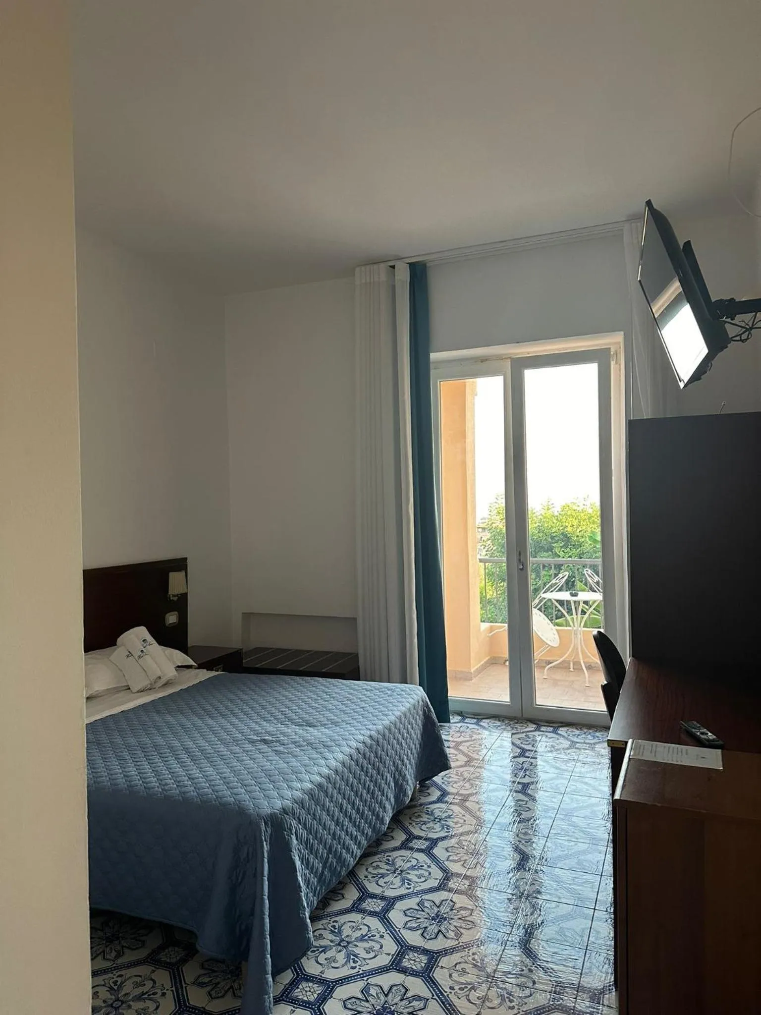 TV and multimedia, Bed in Hotel America