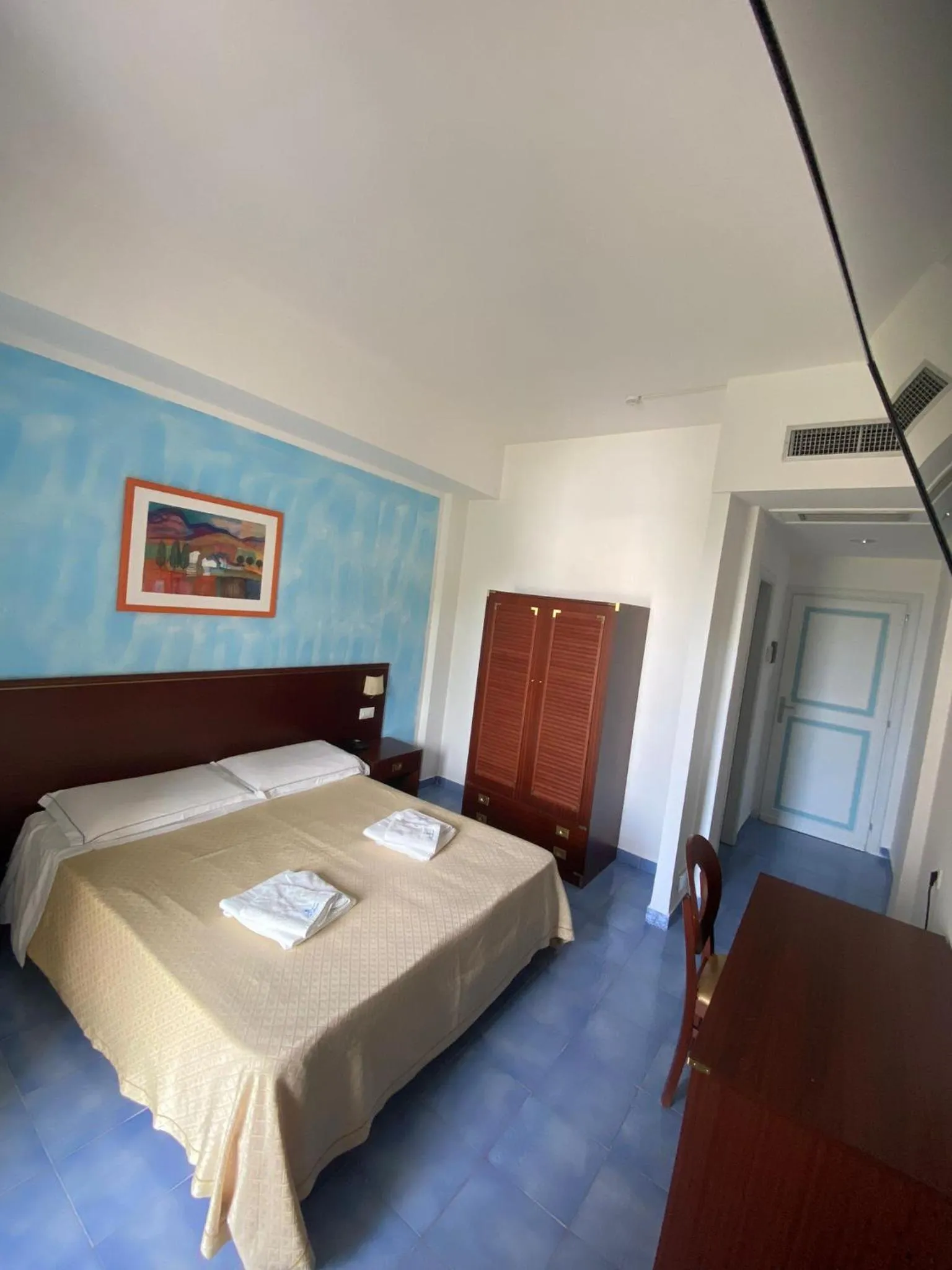 Bed in Hotel America