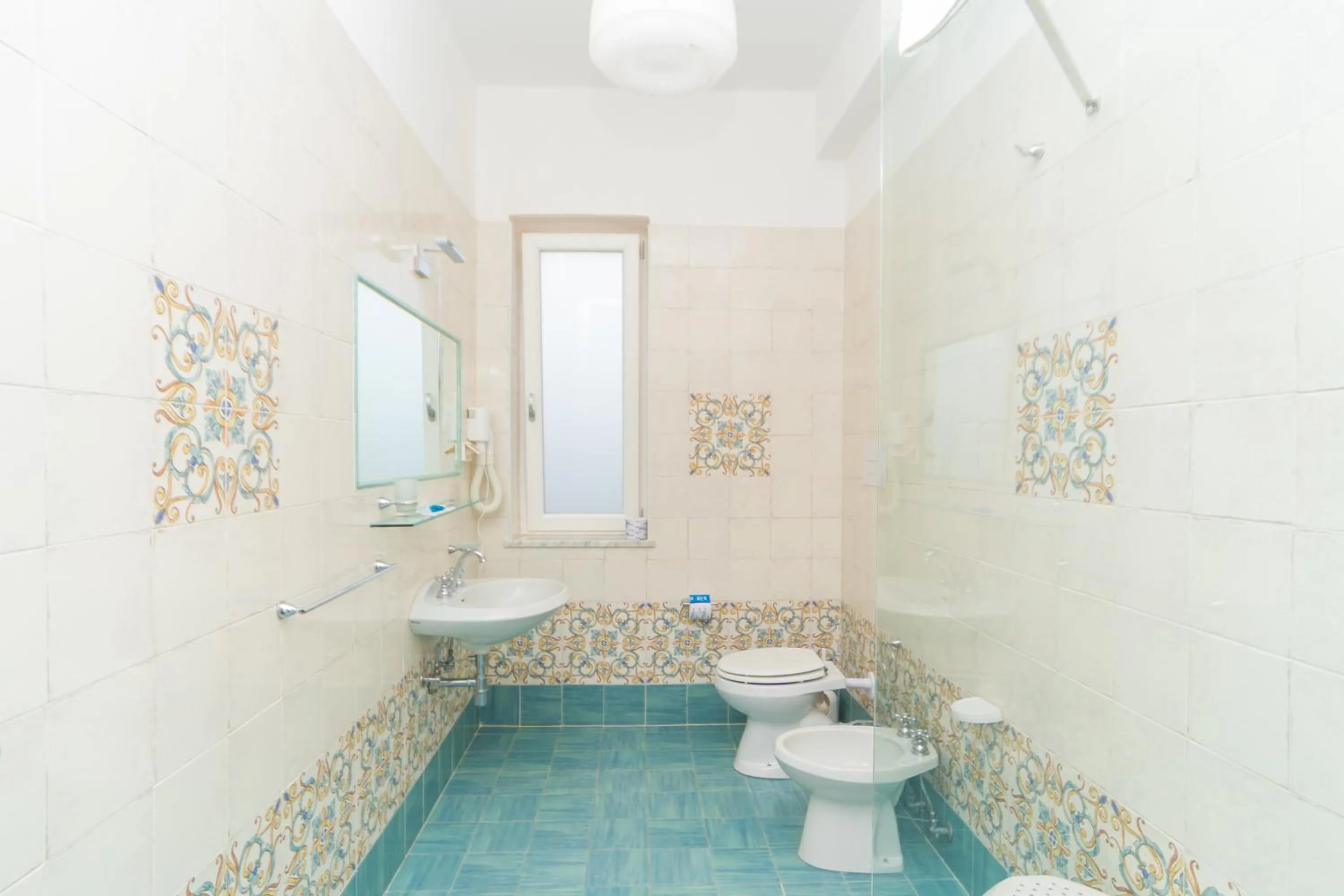 Bathroom in Hotel America