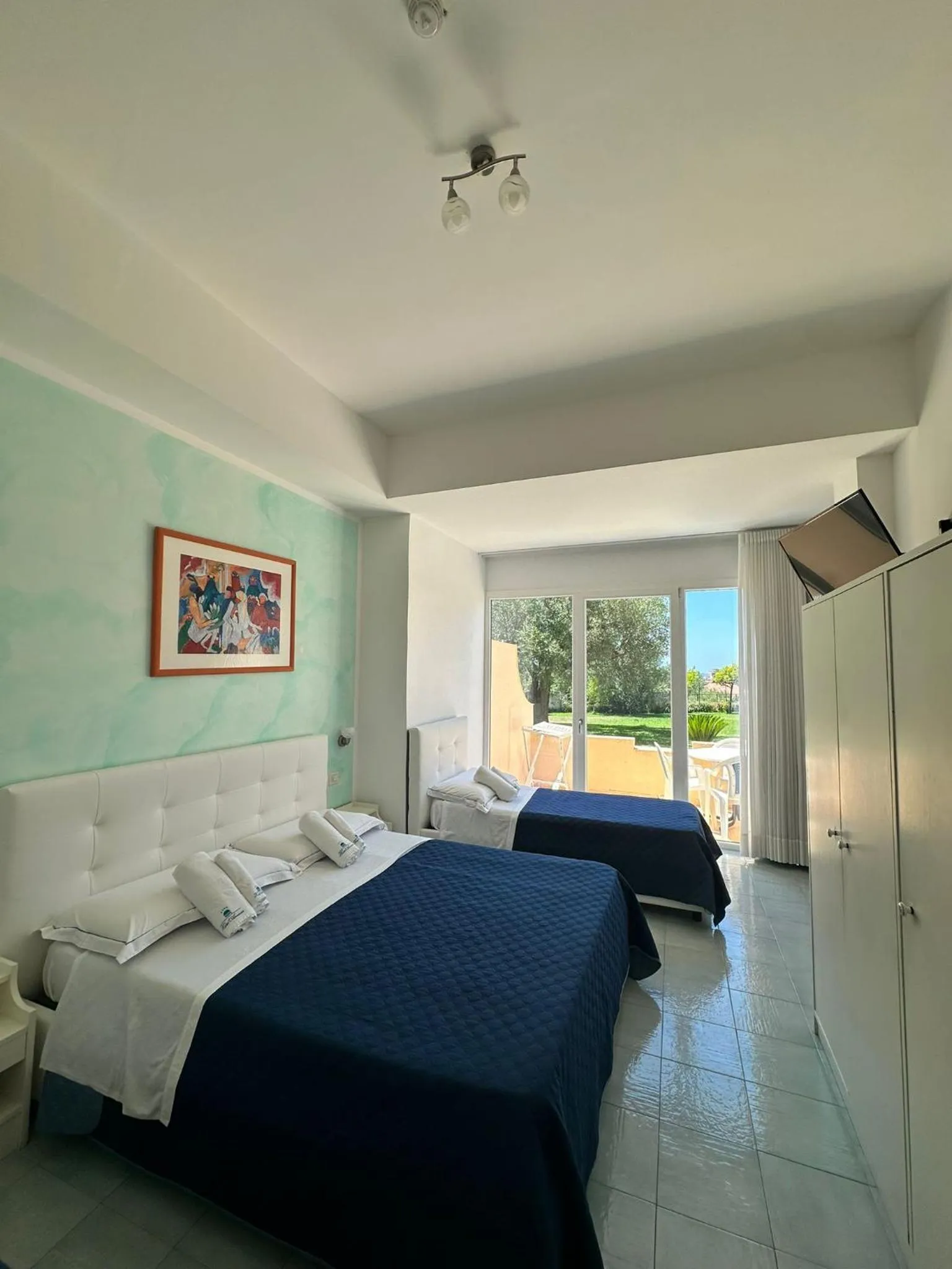 Photo of the whole room, Bed in Hotel America