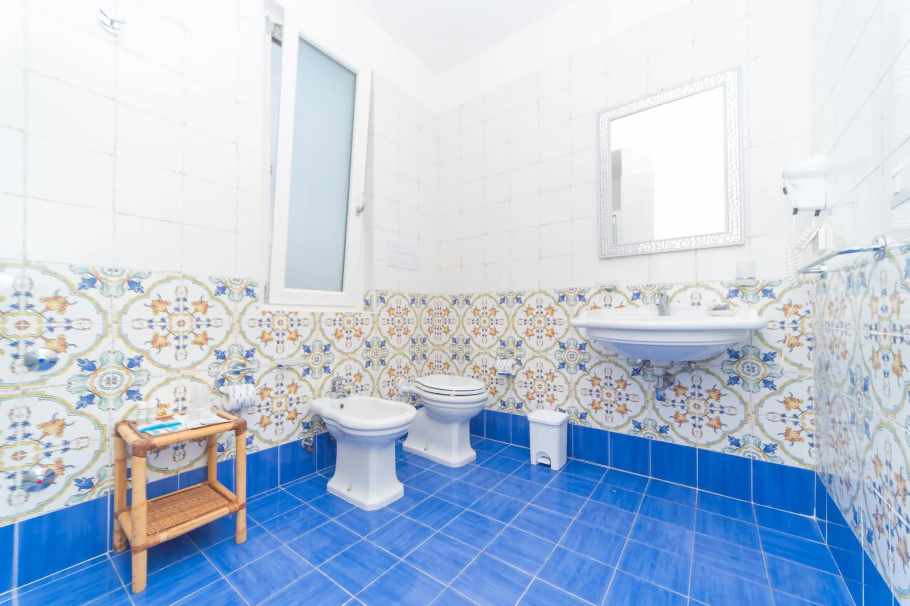 Shower in Hotel America