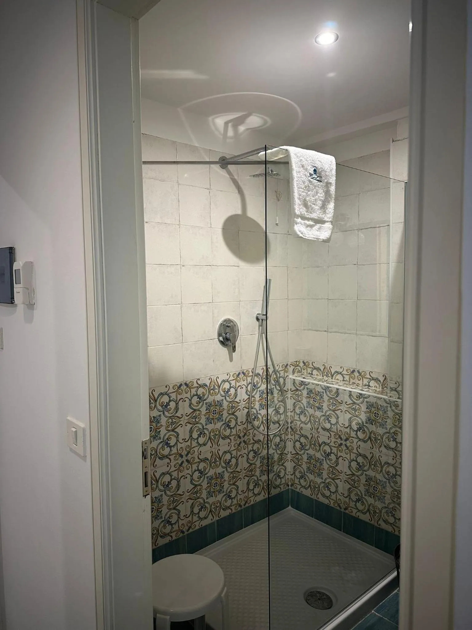 Shower in Hotel America