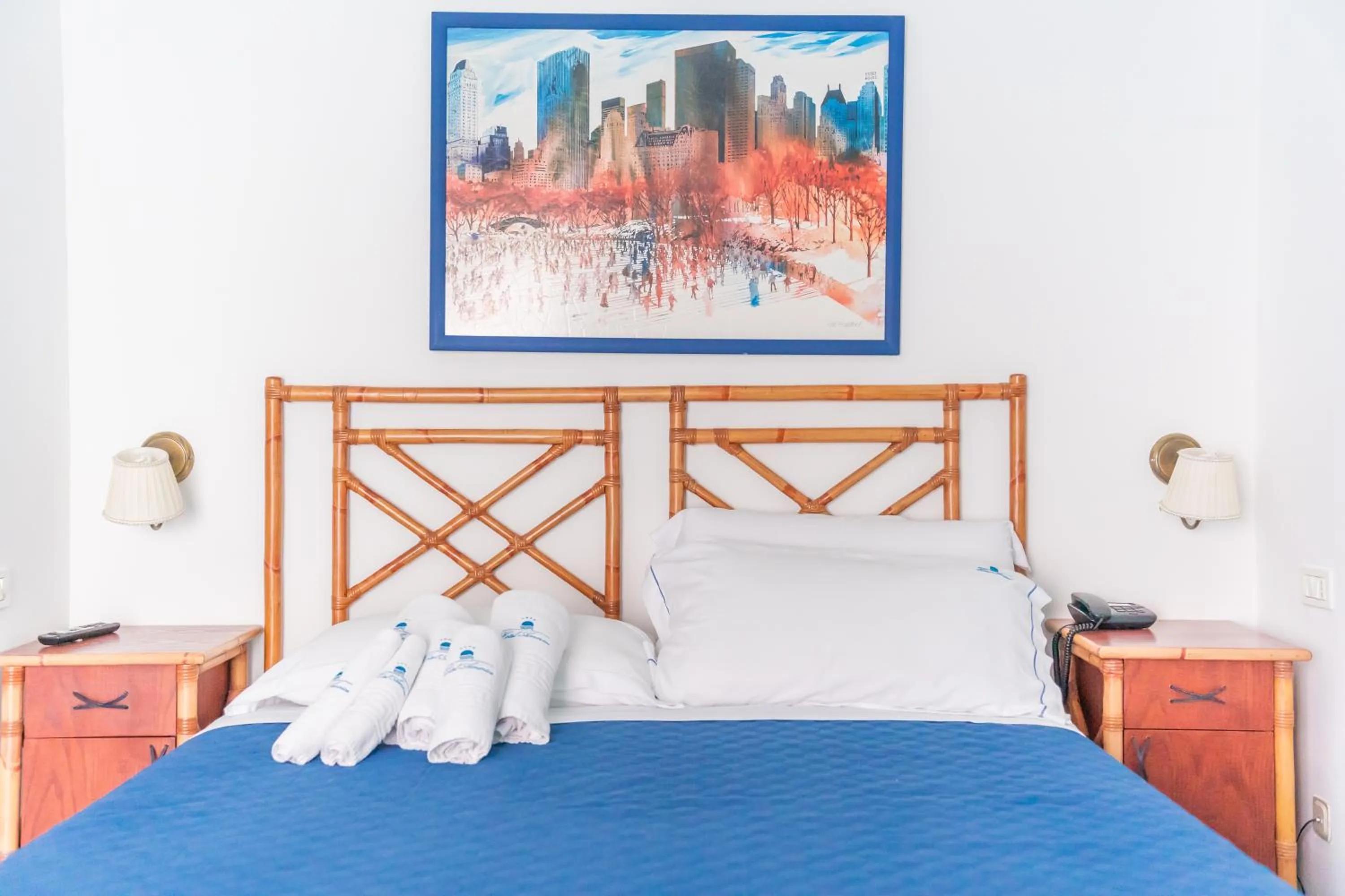 Photo of the whole room, Bed in Hotel America