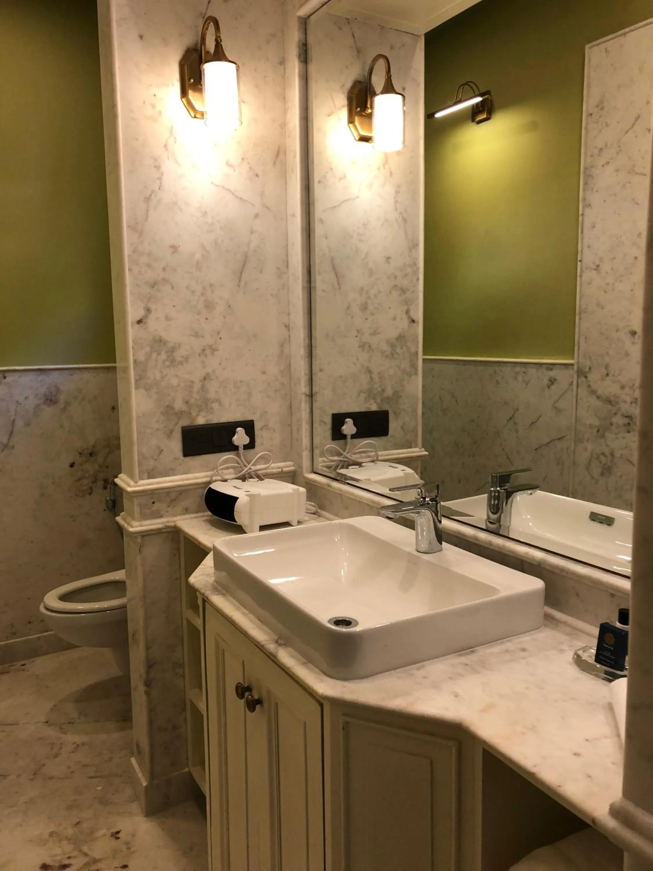 Bathroom in Abbotsford Prasada Bhawan