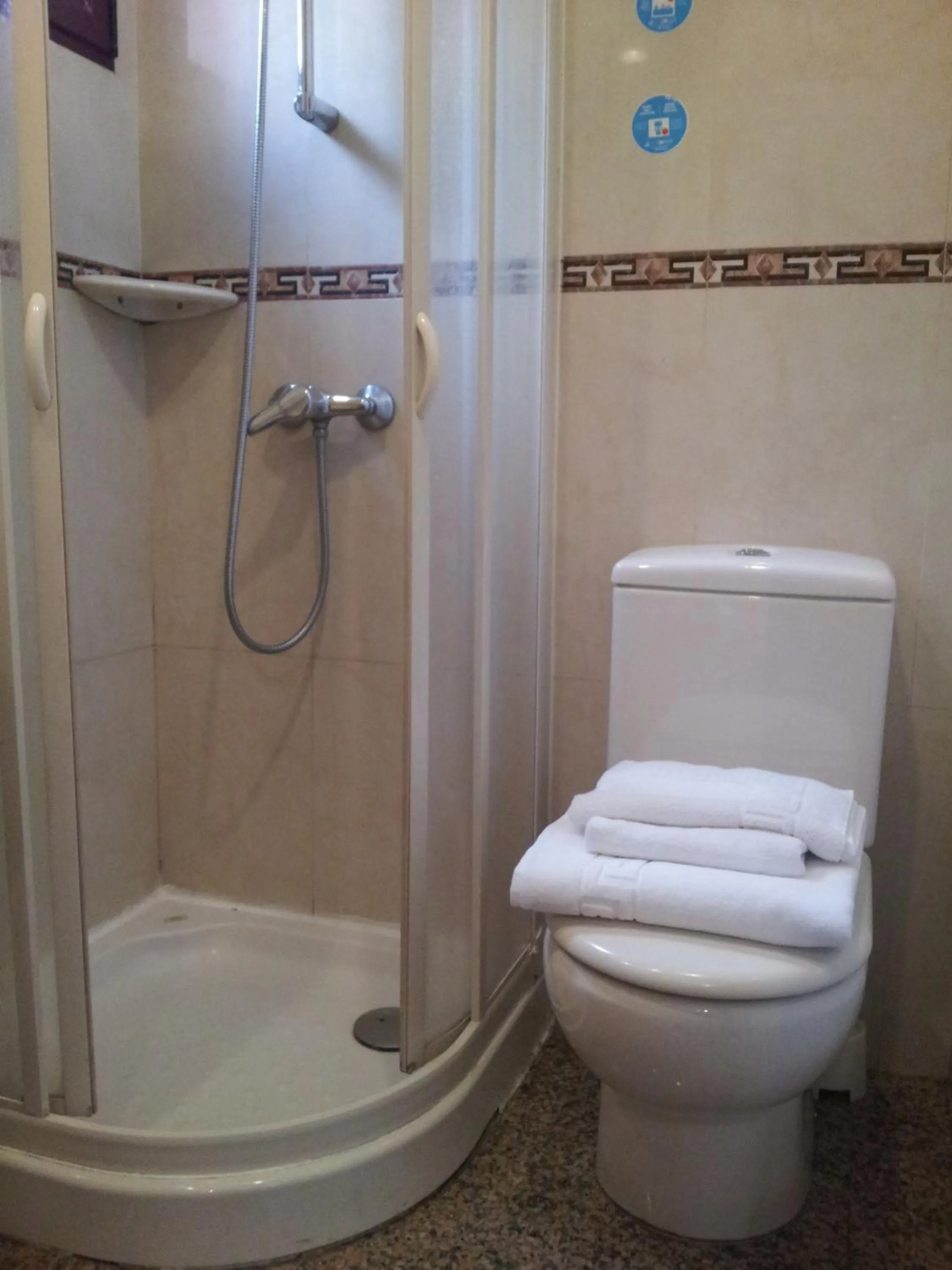 Shower in Hostal Juan XXIII