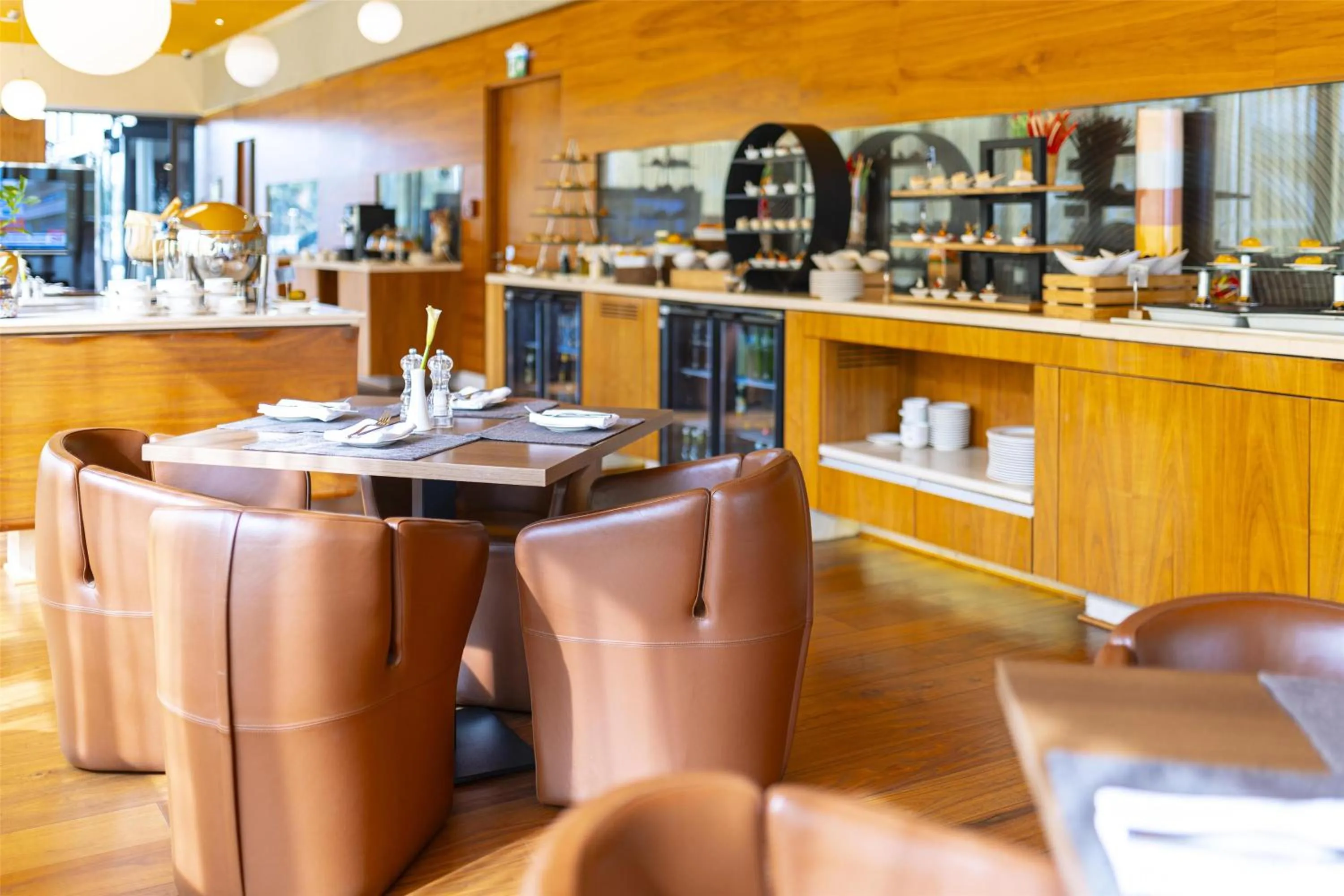 Lounge or bar in Radisson Blu Hotel & Convention Centre Kigali