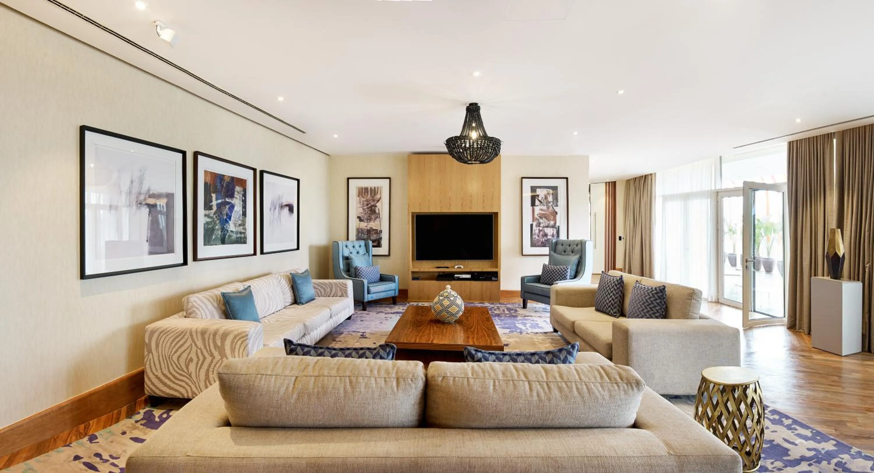 Communal lounge/ TV room in Radisson Blu Hotel & Convention Centre Kigali