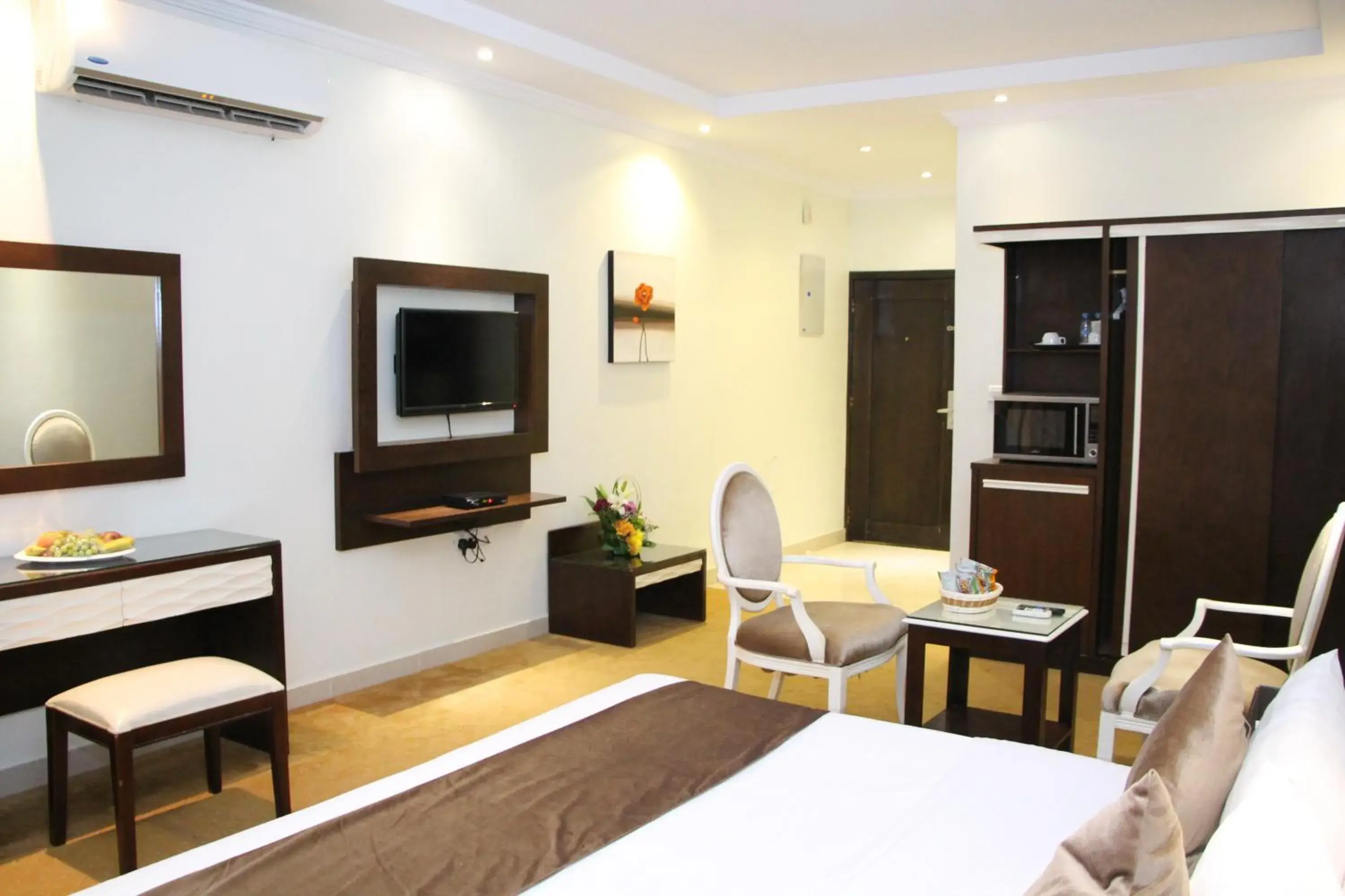 Superior Twin Room in Al Muhaidb Residence Al Dowally Superior Twin Room in Al Muhaidb Residence Al Dowally