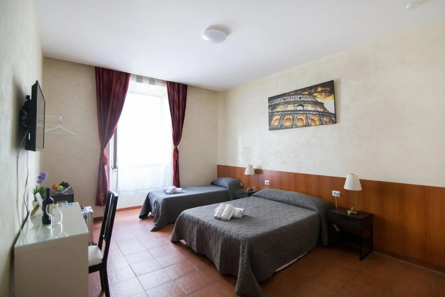 Photo of the whole room, Bed in Roma Enrico Guesthouse