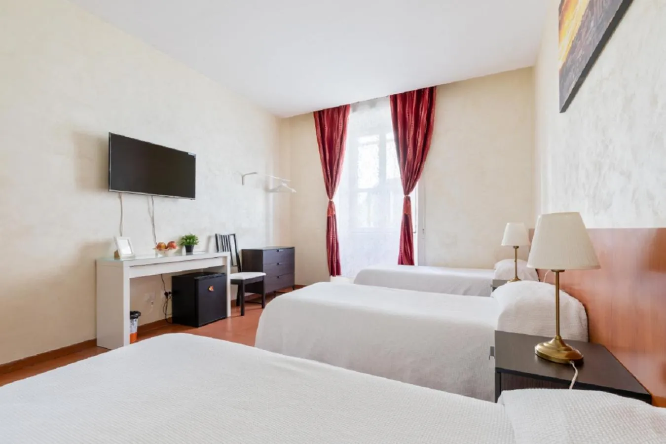 Photo of the whole room, Bed in Roma Enrico Guesthouse