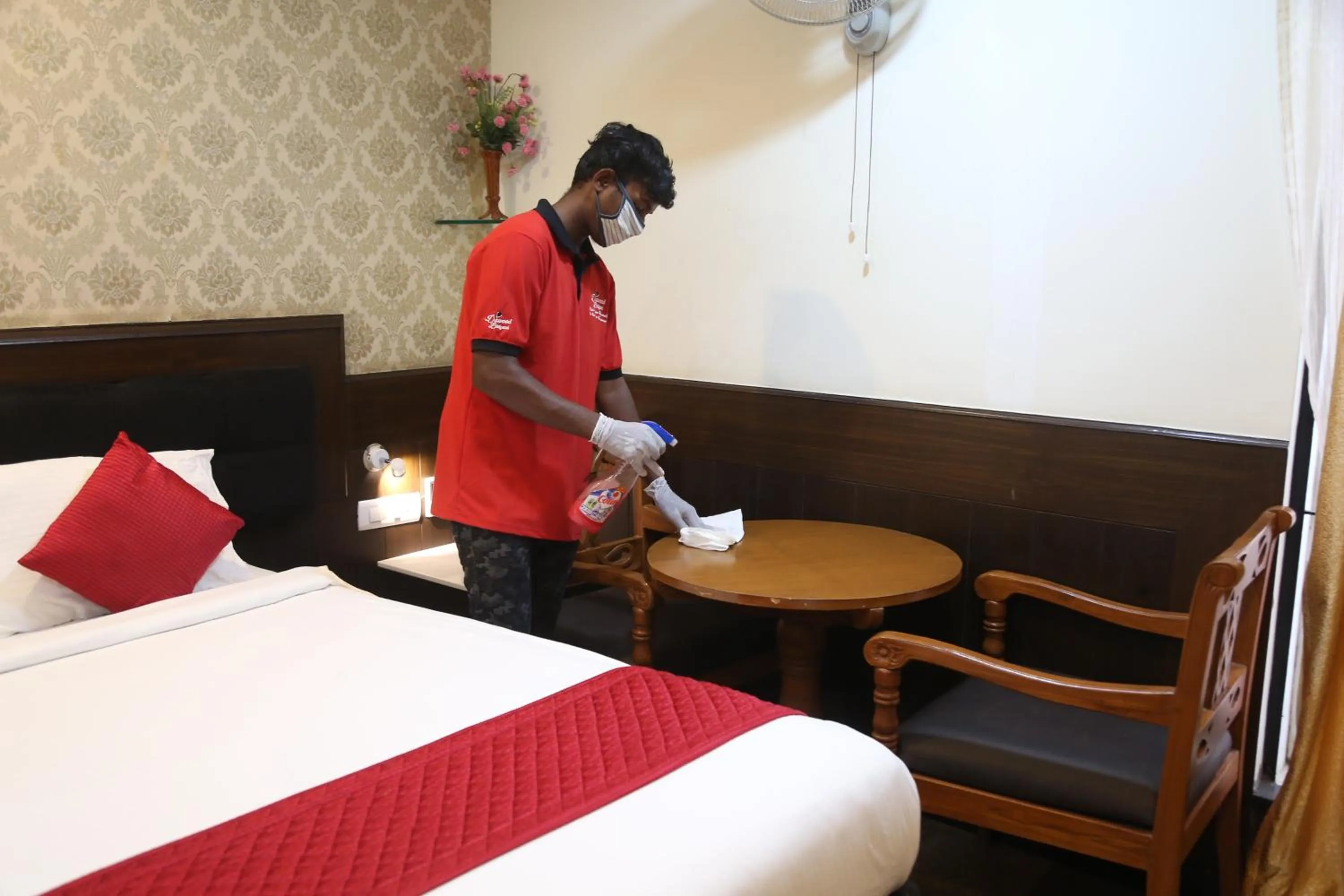 Bed in Hotel Sumi Palace