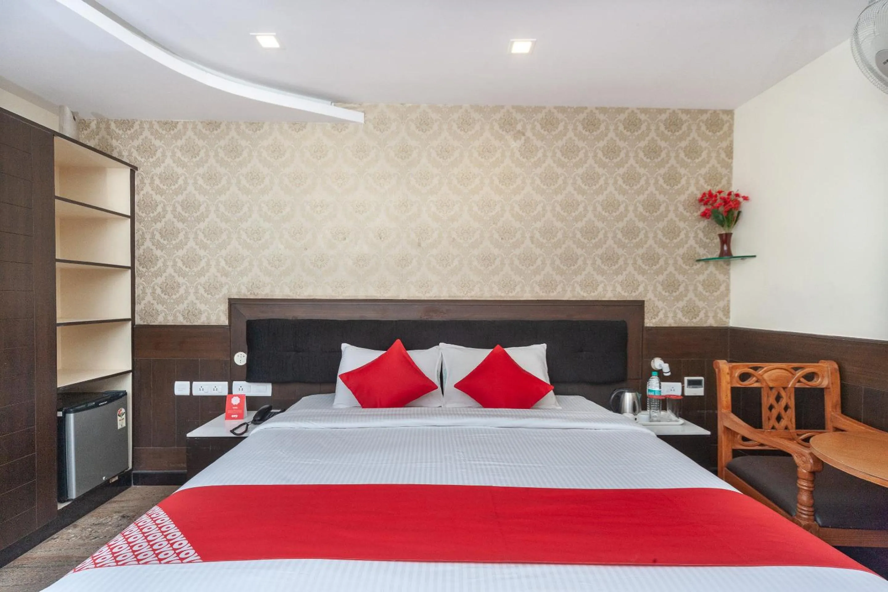 Bedroom, Bed in Hotel Sumi Palace