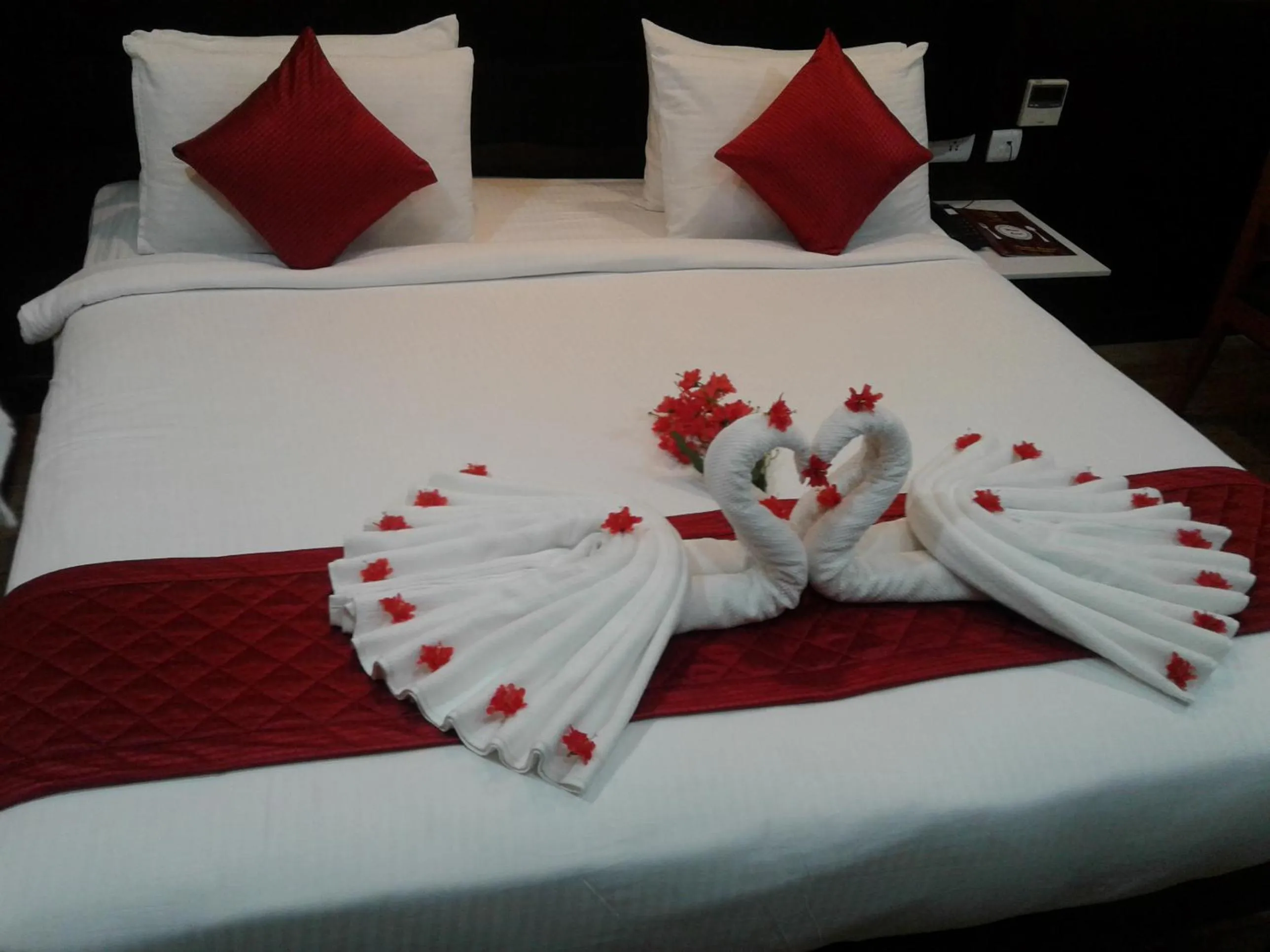 Bed in Hotel Sumi Palace