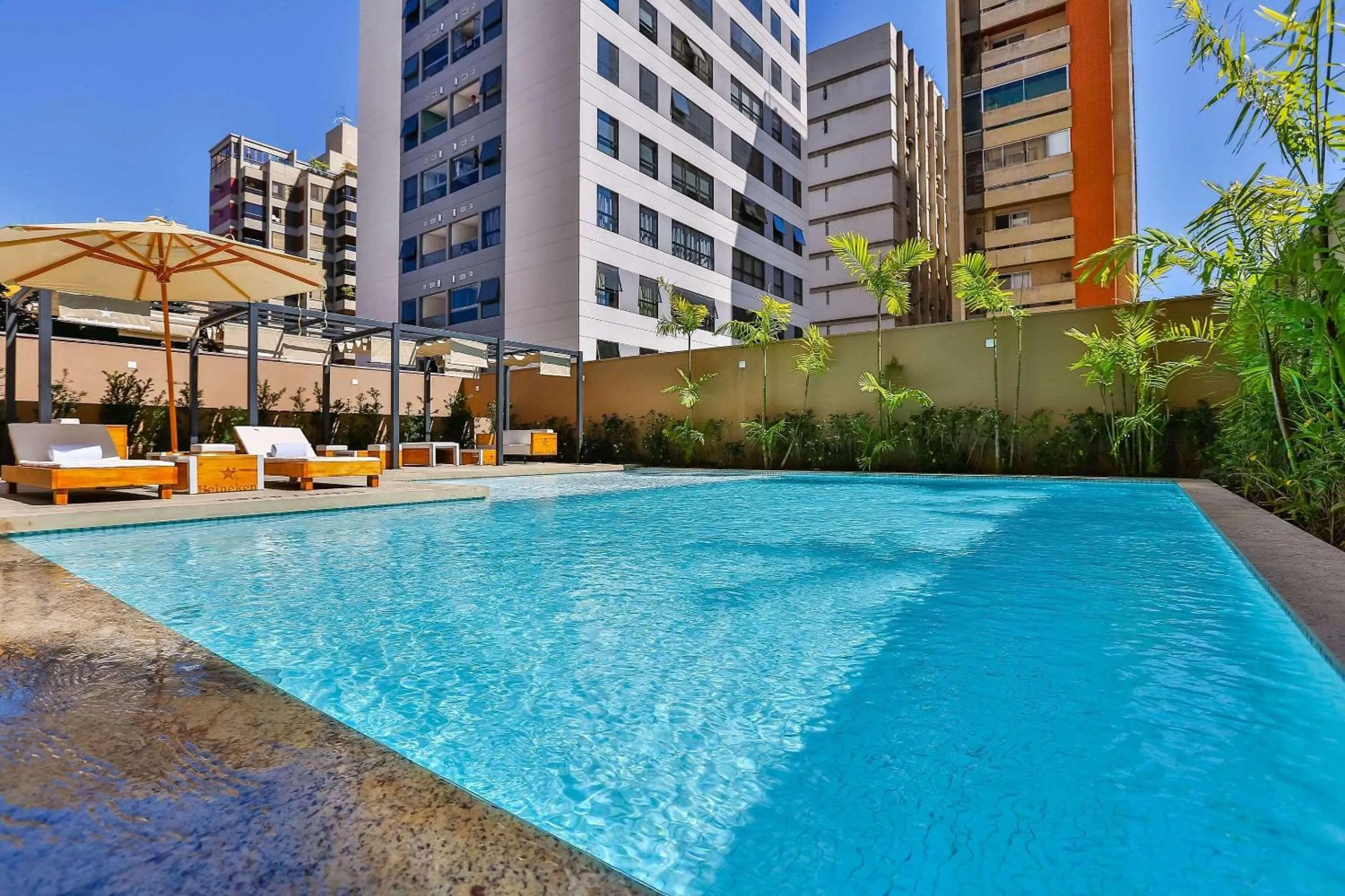 Swimming pool in Radisson RED Campinas