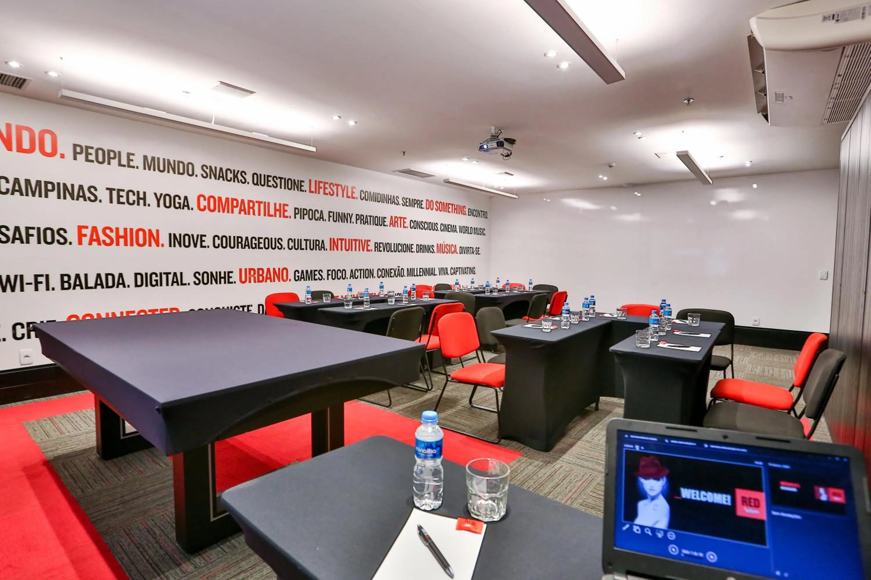 Meeting/conference room in Radisson RED Campinas