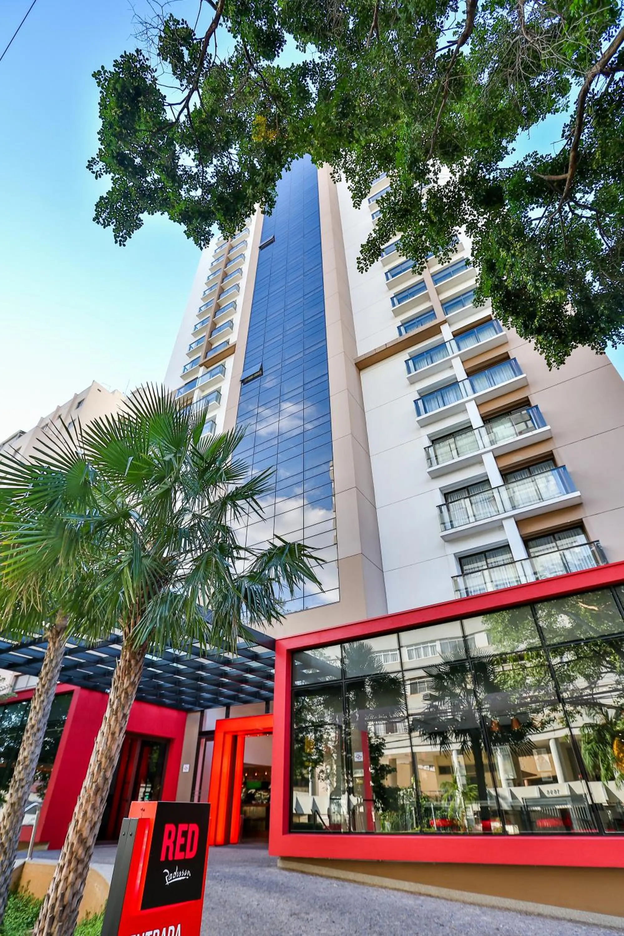 Facade/entrance in Radisson RED Campinas