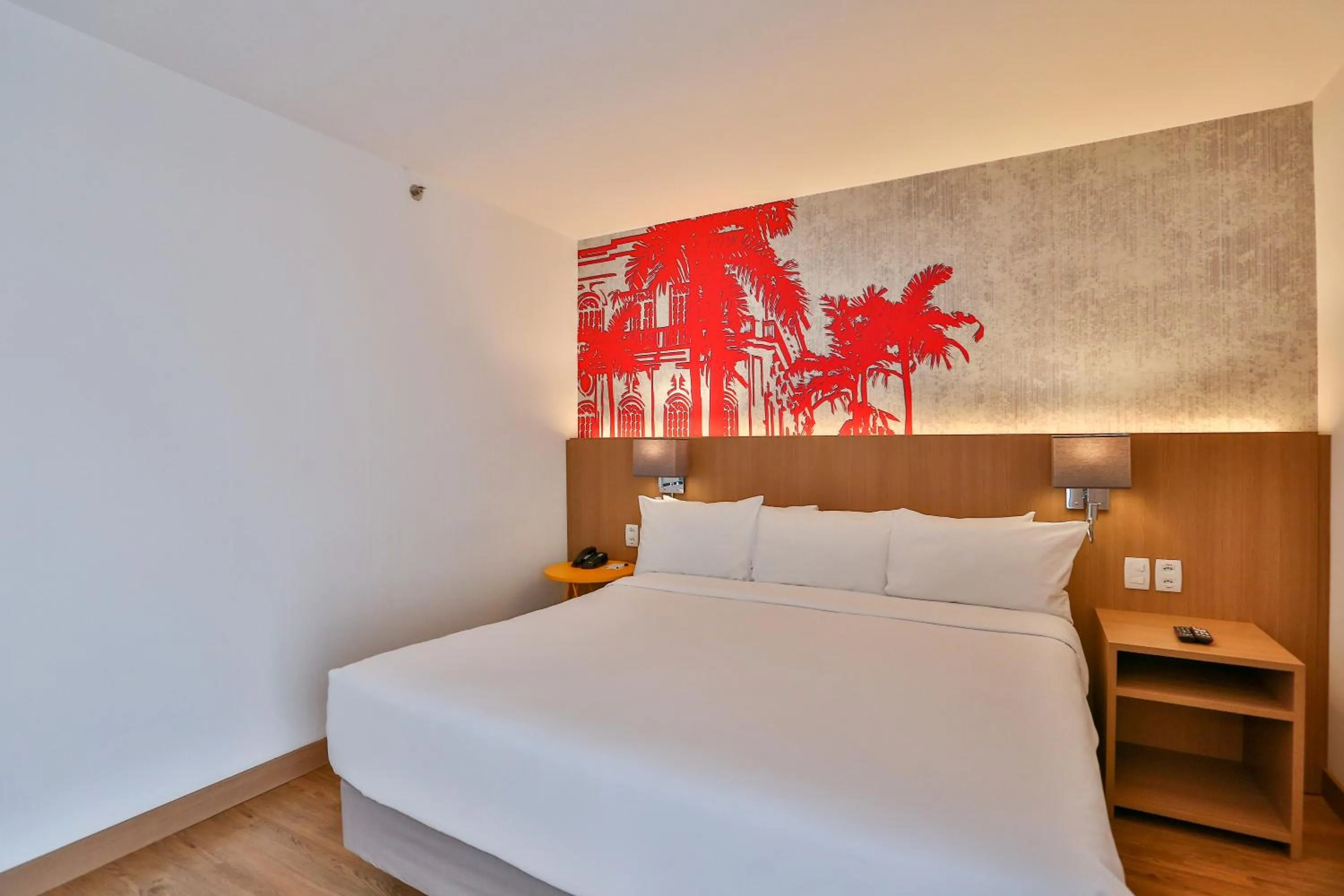 Bedroom, Bed in Radisson RED Campinas