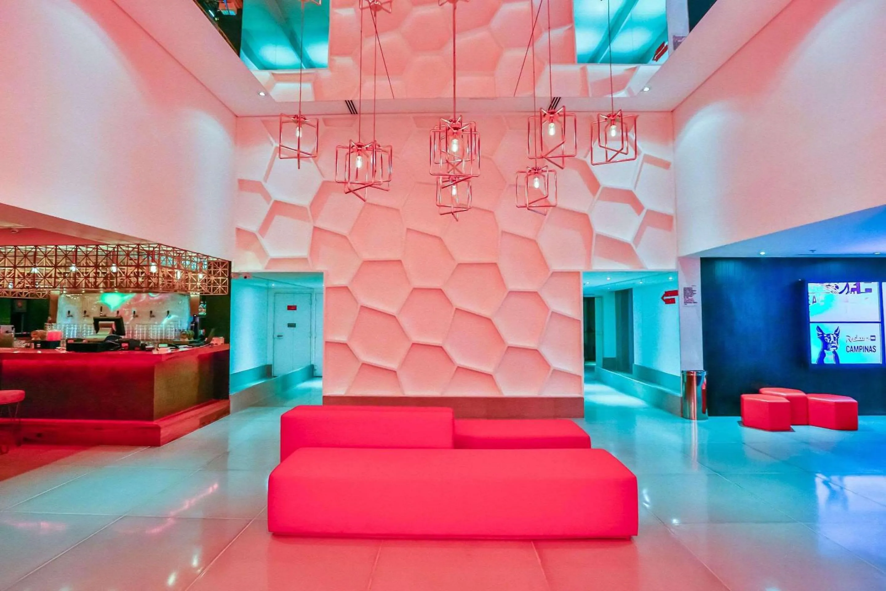 Lobby or reception in Radisson RED Campinas