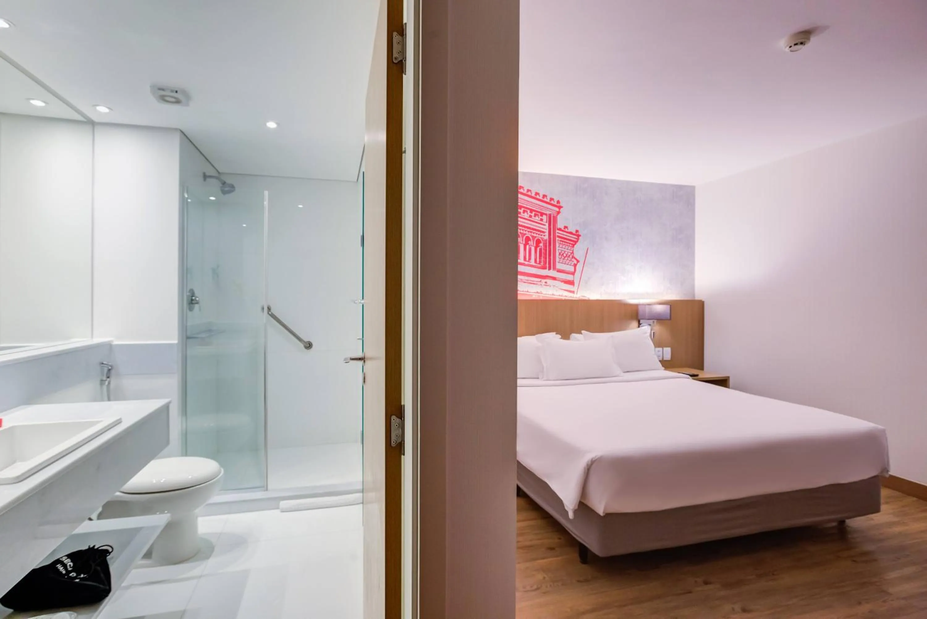 Bed in Radisson RED Campinas