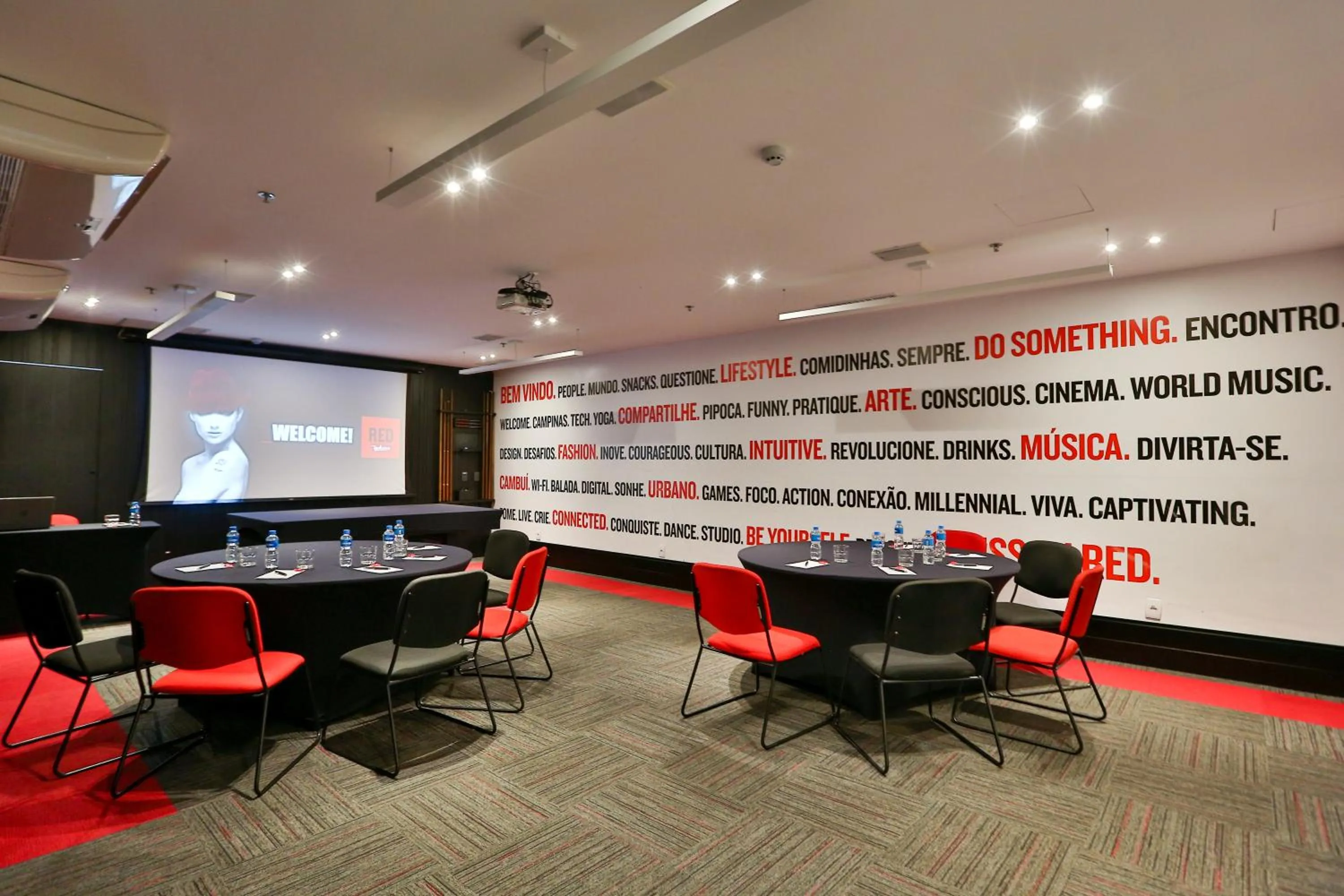 Meeting/conference room in Radisson RED Campinas