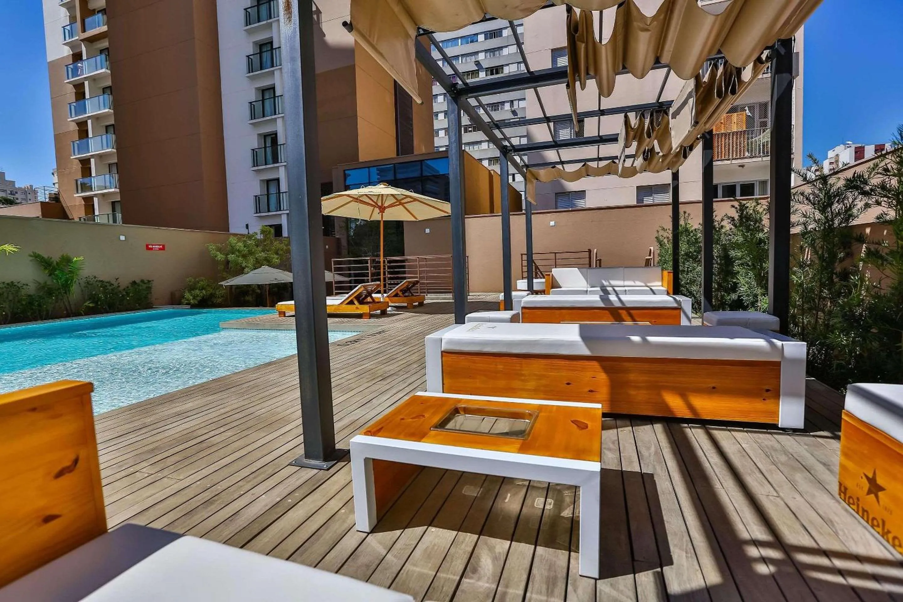 Swimming pool in Radisson RED Campinas