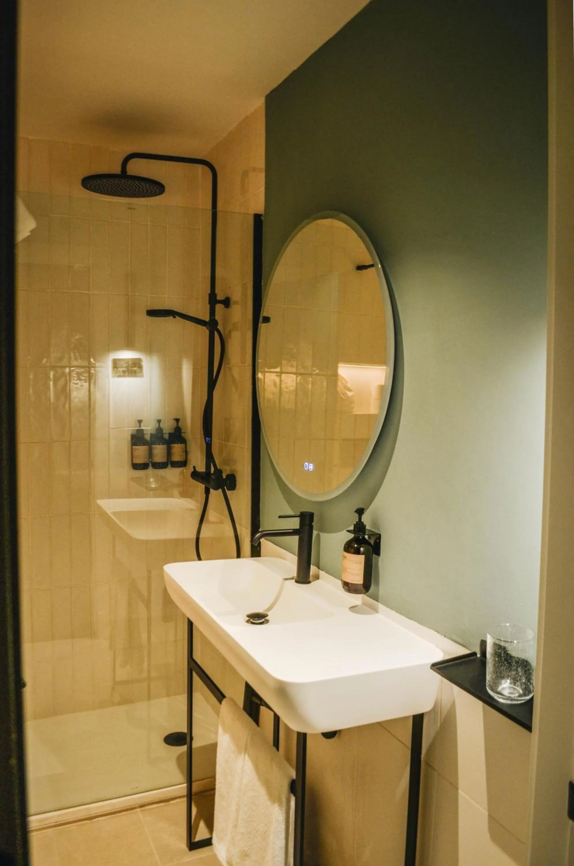 Bathroom in Tribu Malasaña