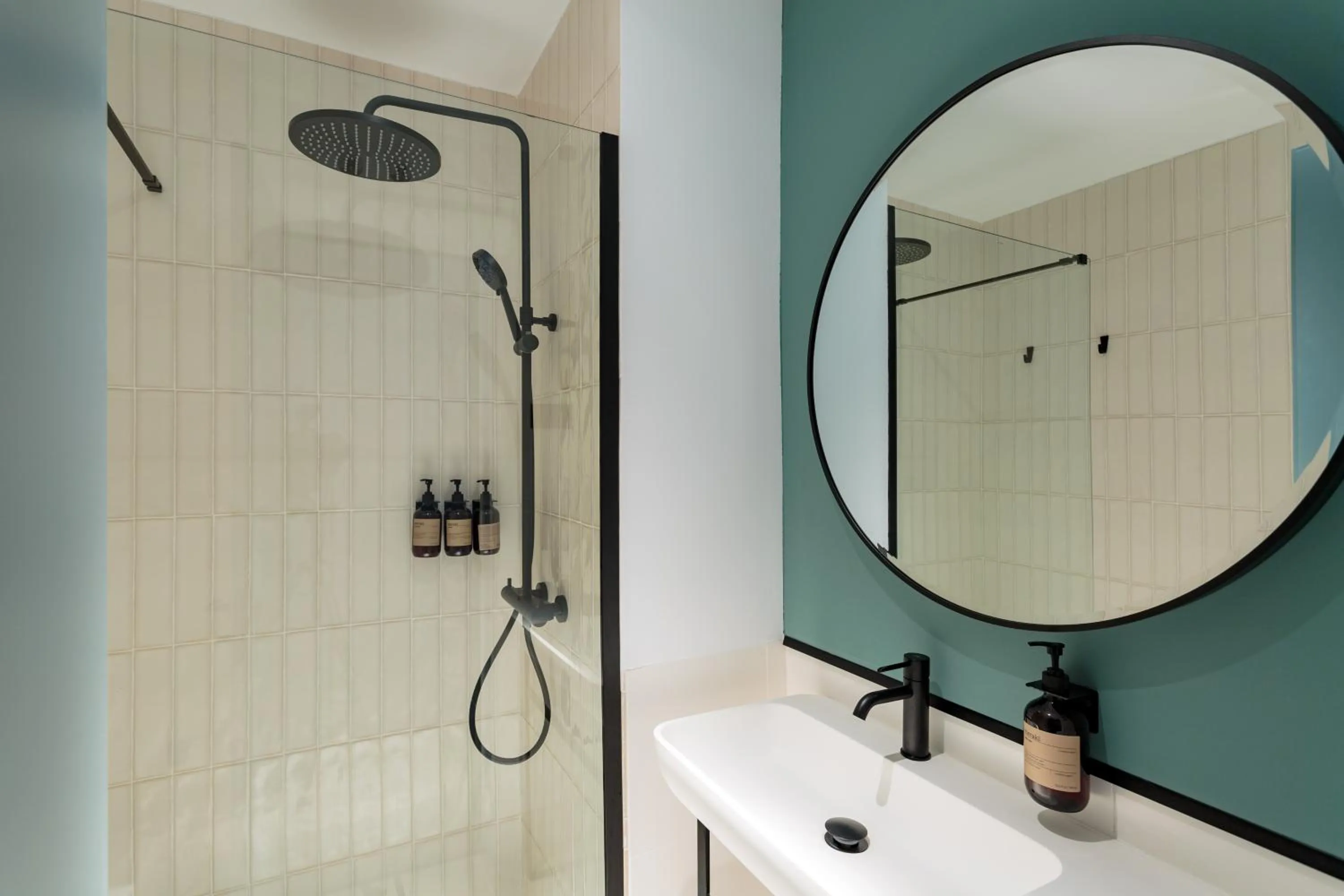 Shower in Tribu Malasaña