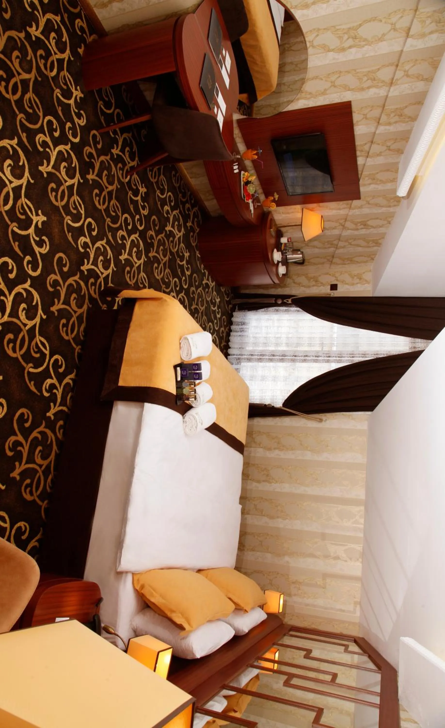 Property building, Bed in Grand Vuslat