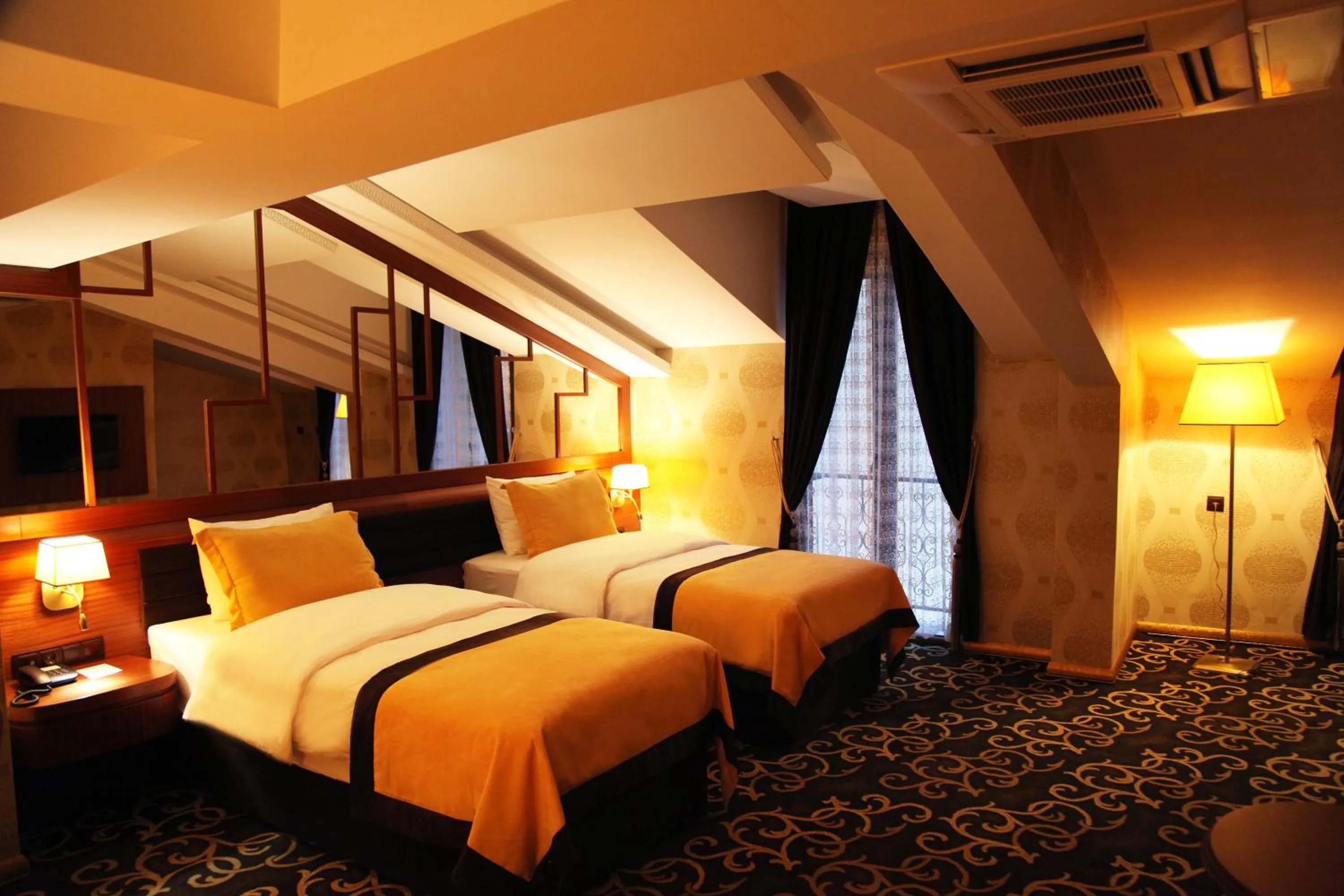 Photo of the whole room, Bed in Grand Vuslat