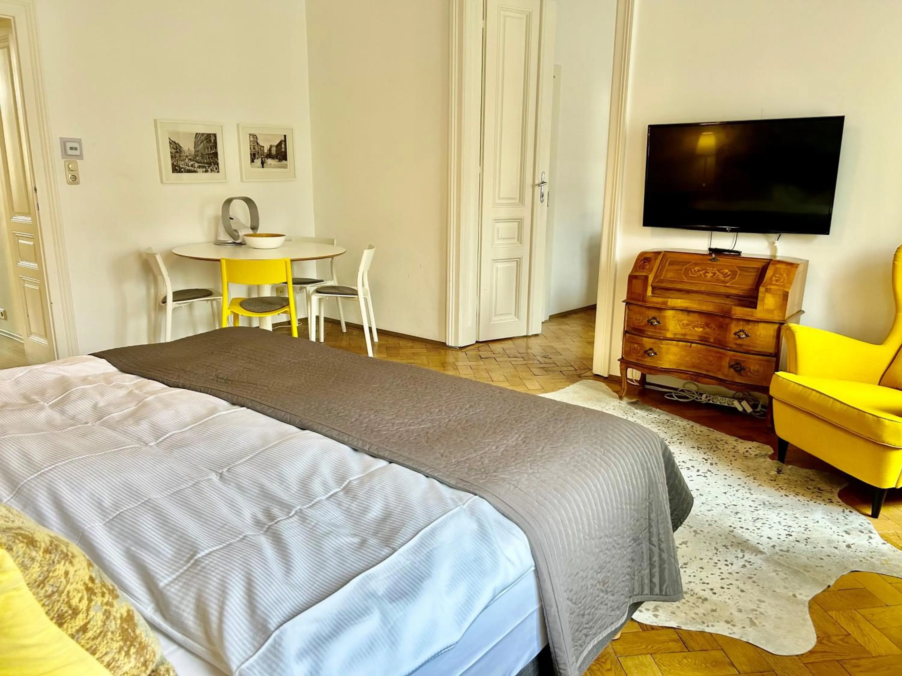 Dining area, Bed in Leuhusen Boutique Apartments Vienna, Wien