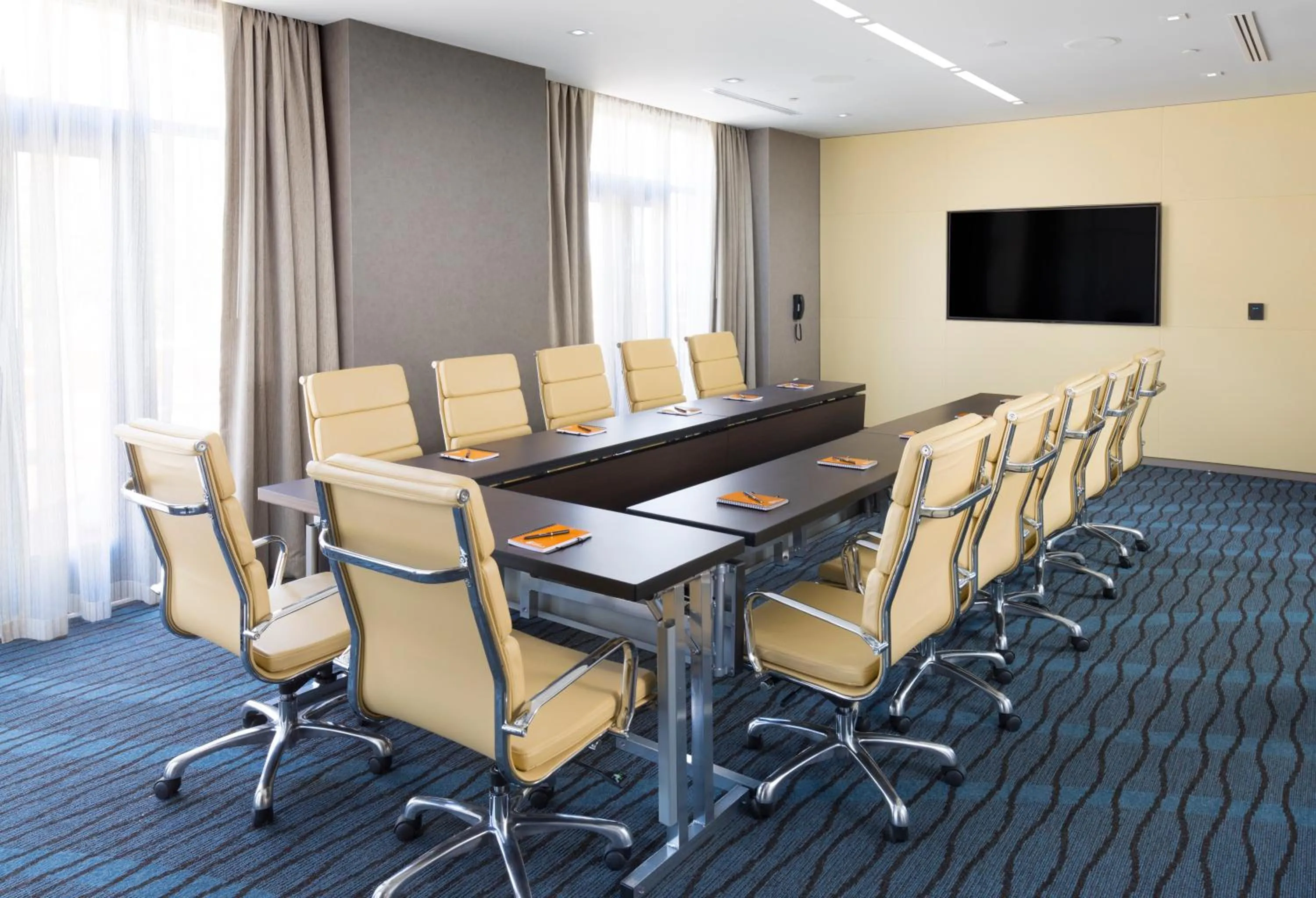 Meeting/conference room in Hotel Indigo Old Town Alexandria by IHG