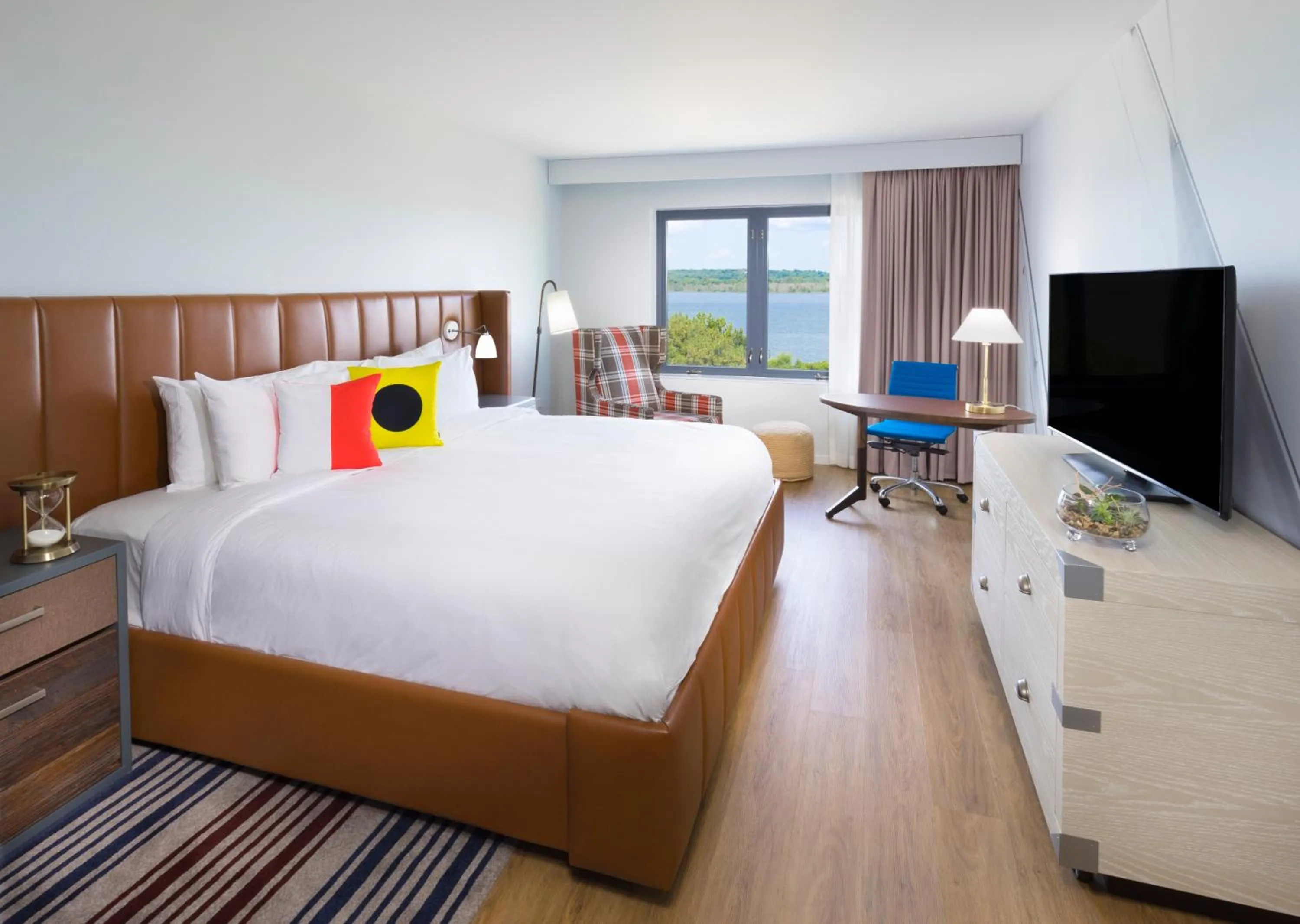 Photo of the whole room, Bed in Hotel Indigo Old Town Alexandria by IHG