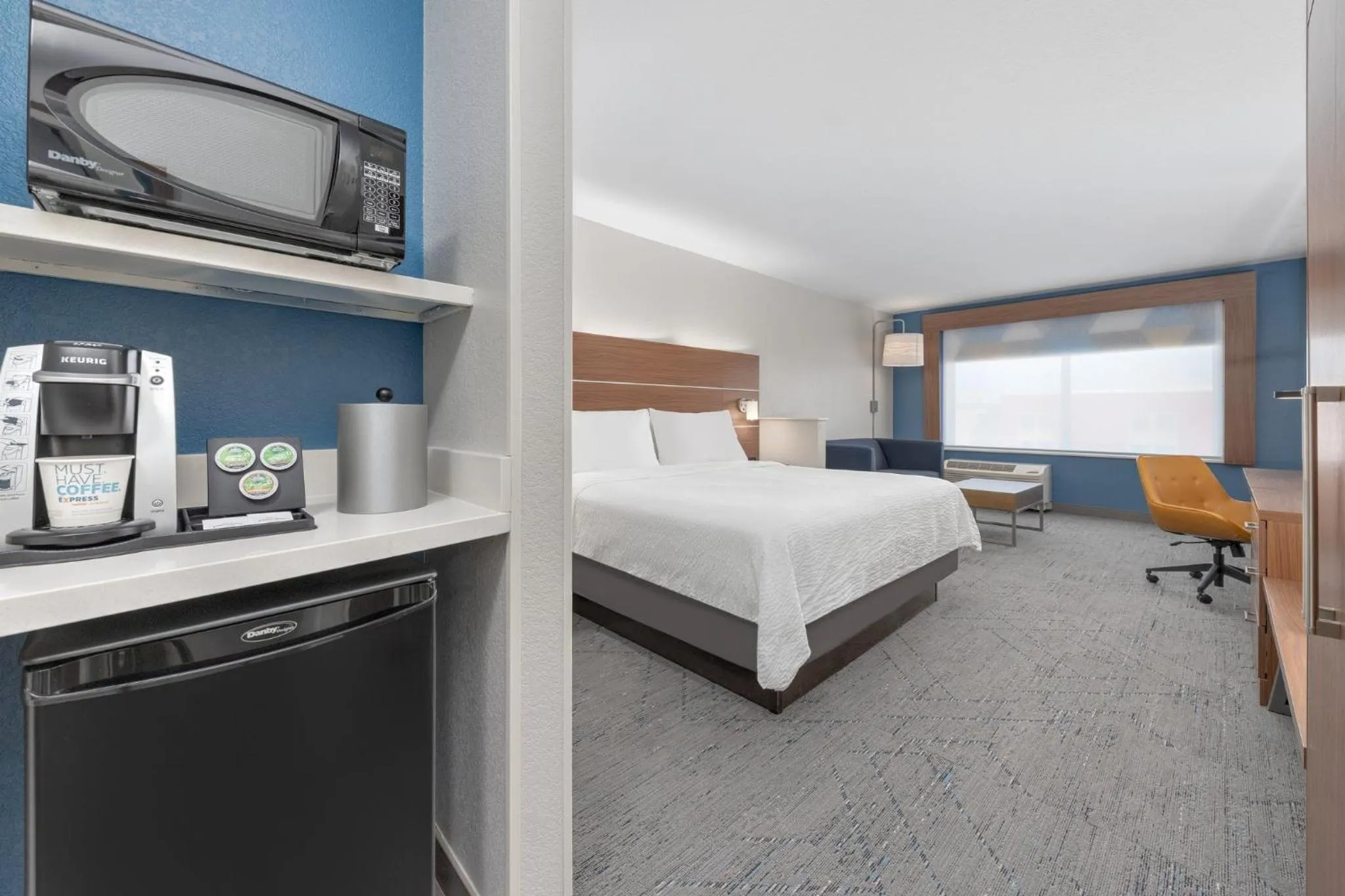 Photo of the whole room, Bed in Holiday Inn Express & Suites Moore by IHG