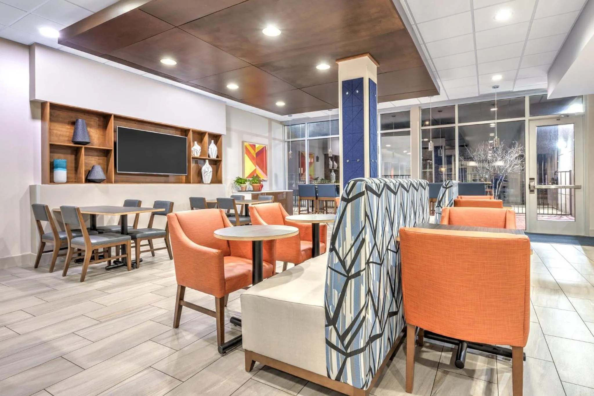 Breakfast in Holiday Inn Express & Suites Moore by IHG