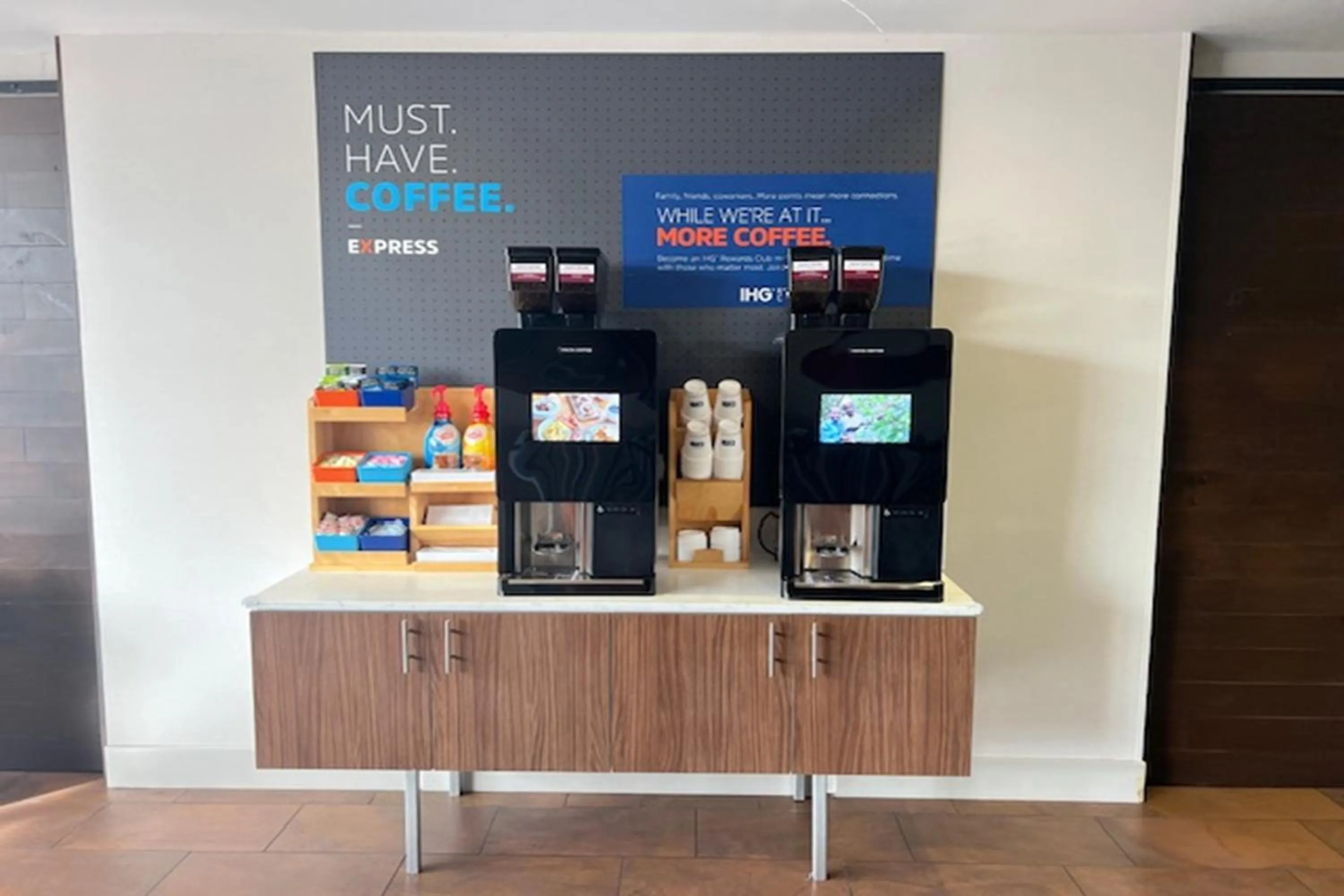 Coffee/tea facilities in Holiday Inn Express & Suites Moore by IHG