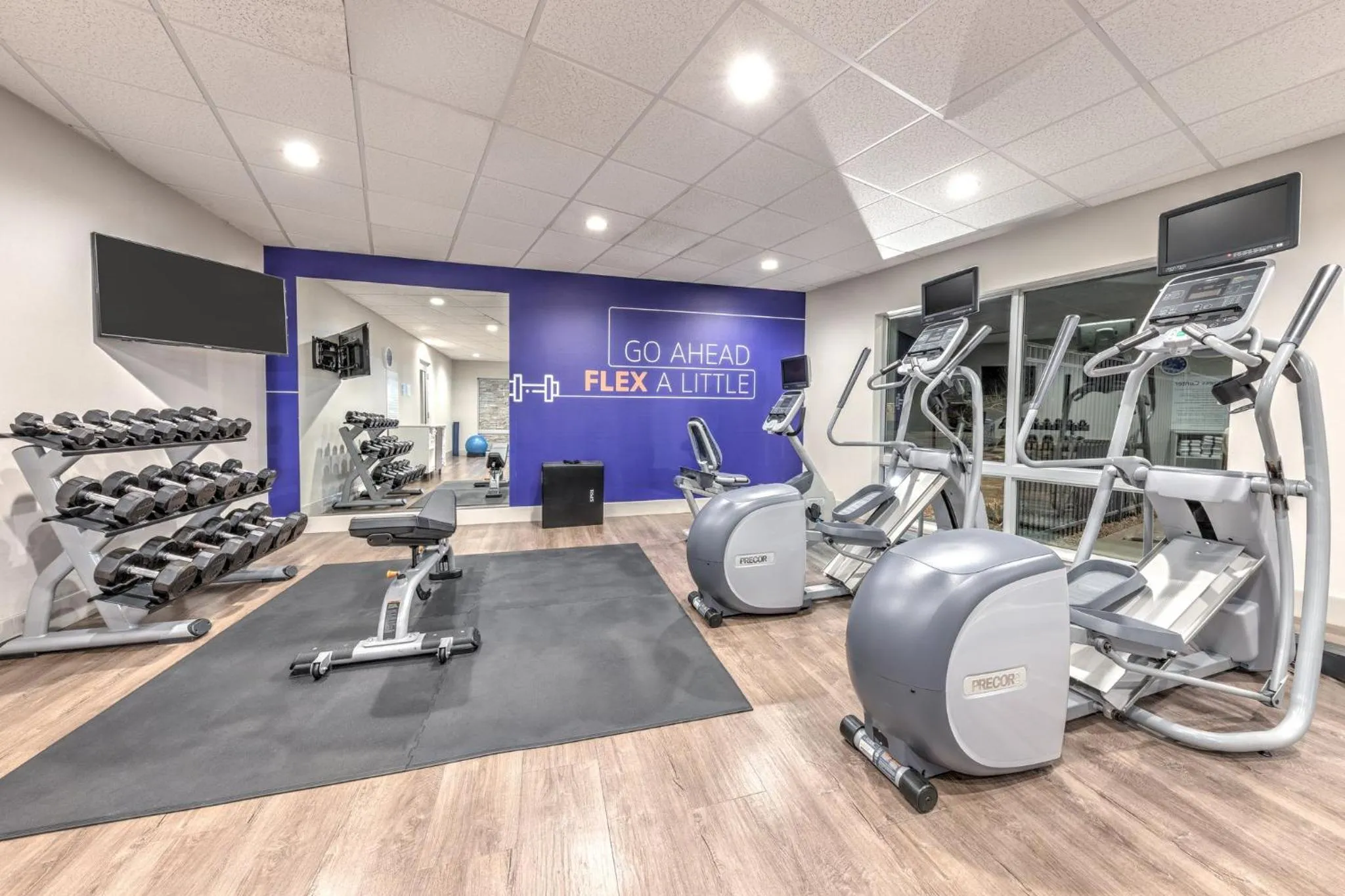 Fitness centre/facilities in Holiday Inn Express & Suites Moore by IHG