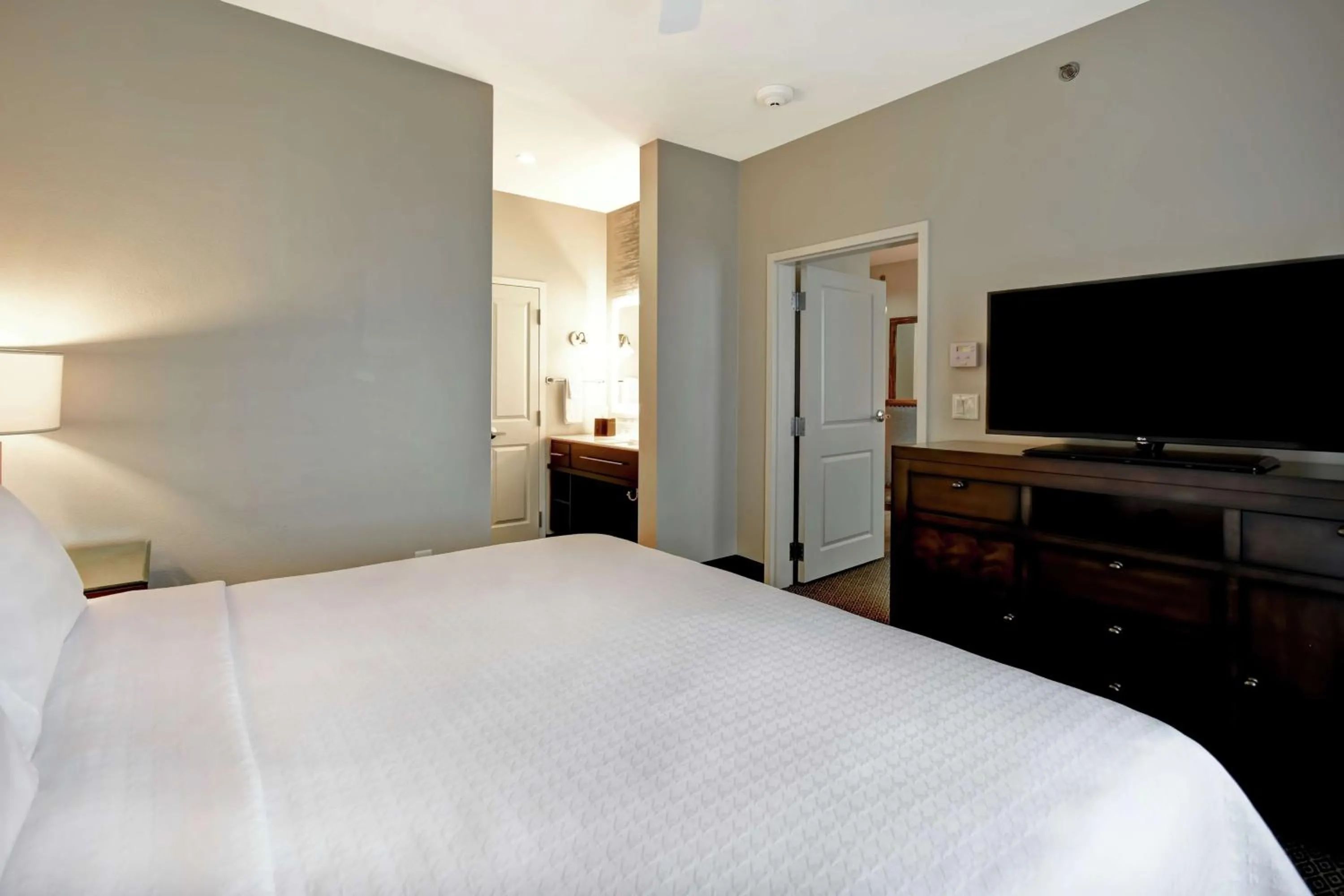 Bedroom, Bed in Homewood Suites by Hilton Dallas Arlington South