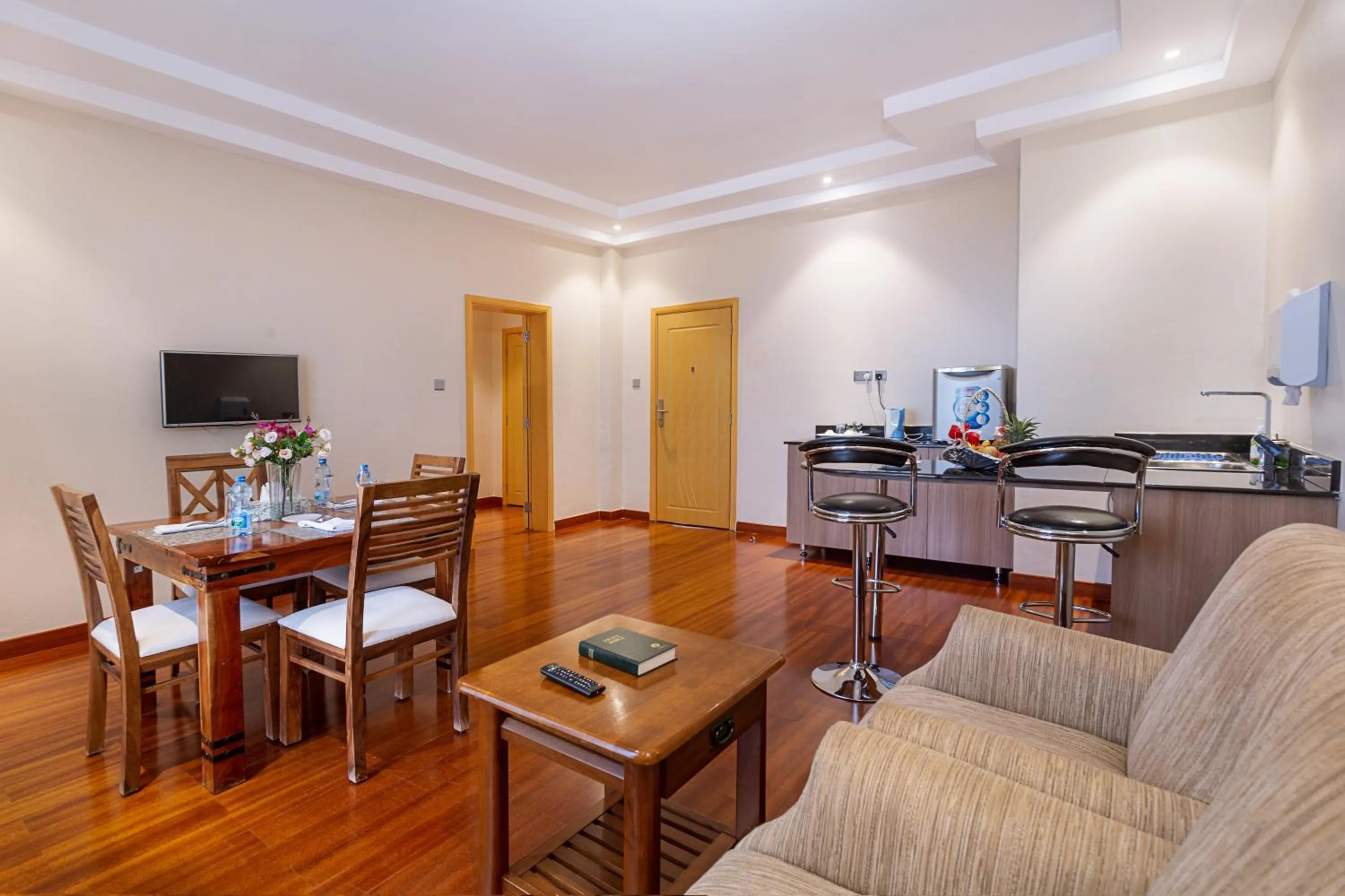 Coffee/tea facilities in Three Steers Hotel