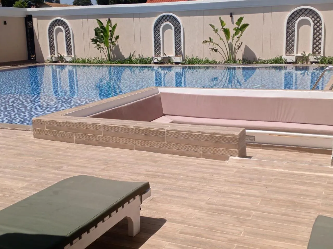 Swimming pool in Three Steers Hotel