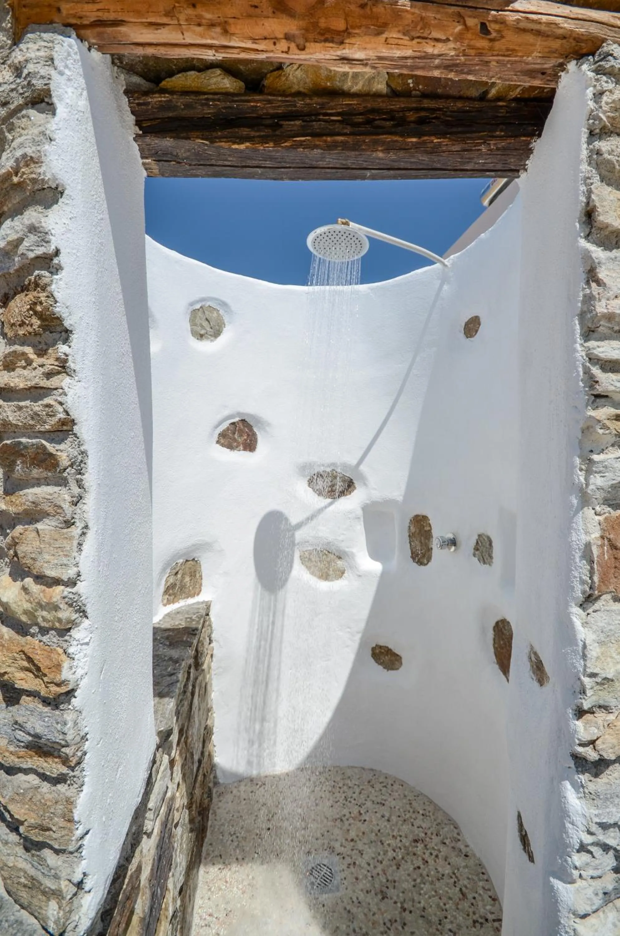 Property building in Villa Kastraki