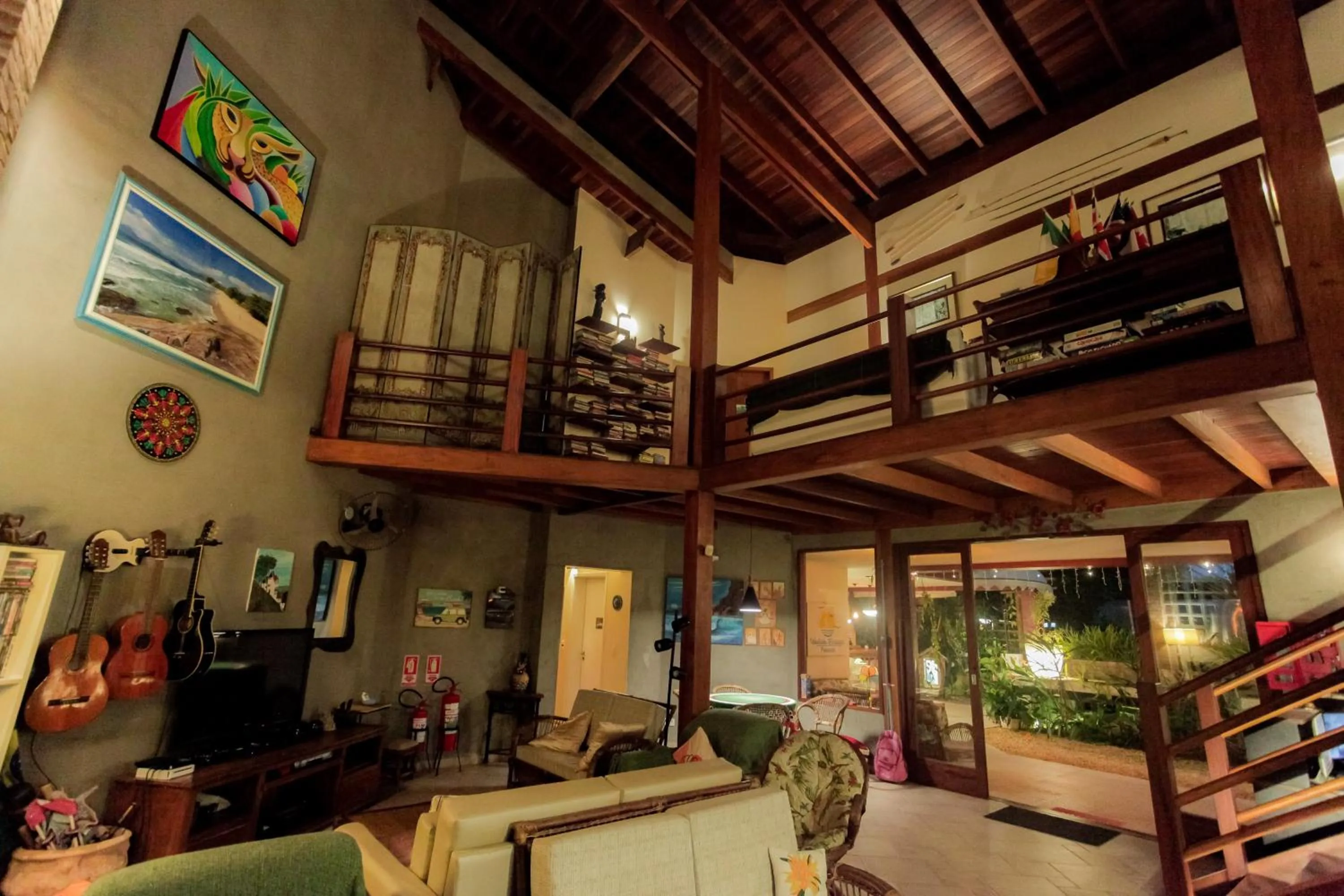 Communal lounge/ TV room in Ubatuba Ecologic Pousada