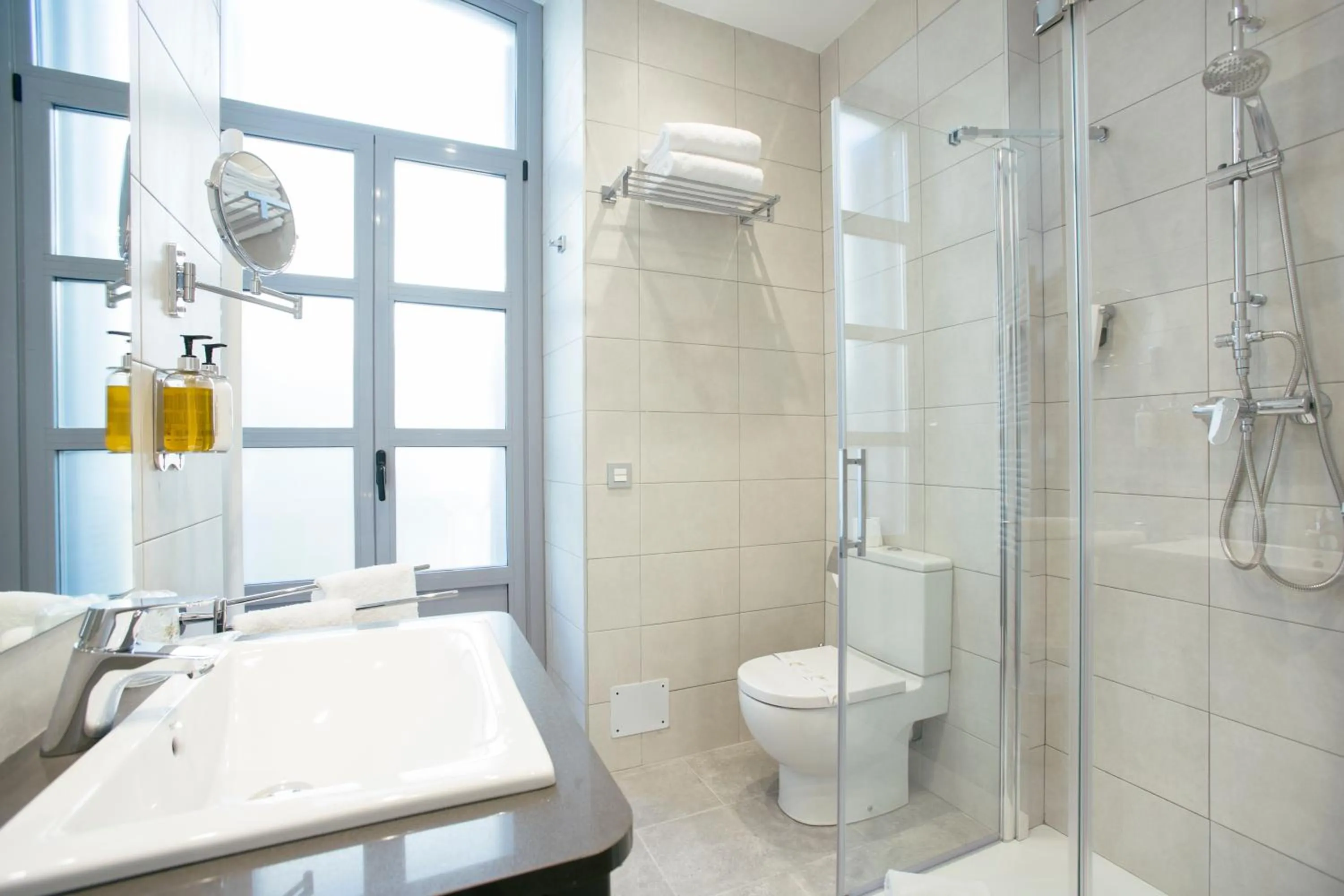 Bathroom in Legazpi Doce Rooms & Suites