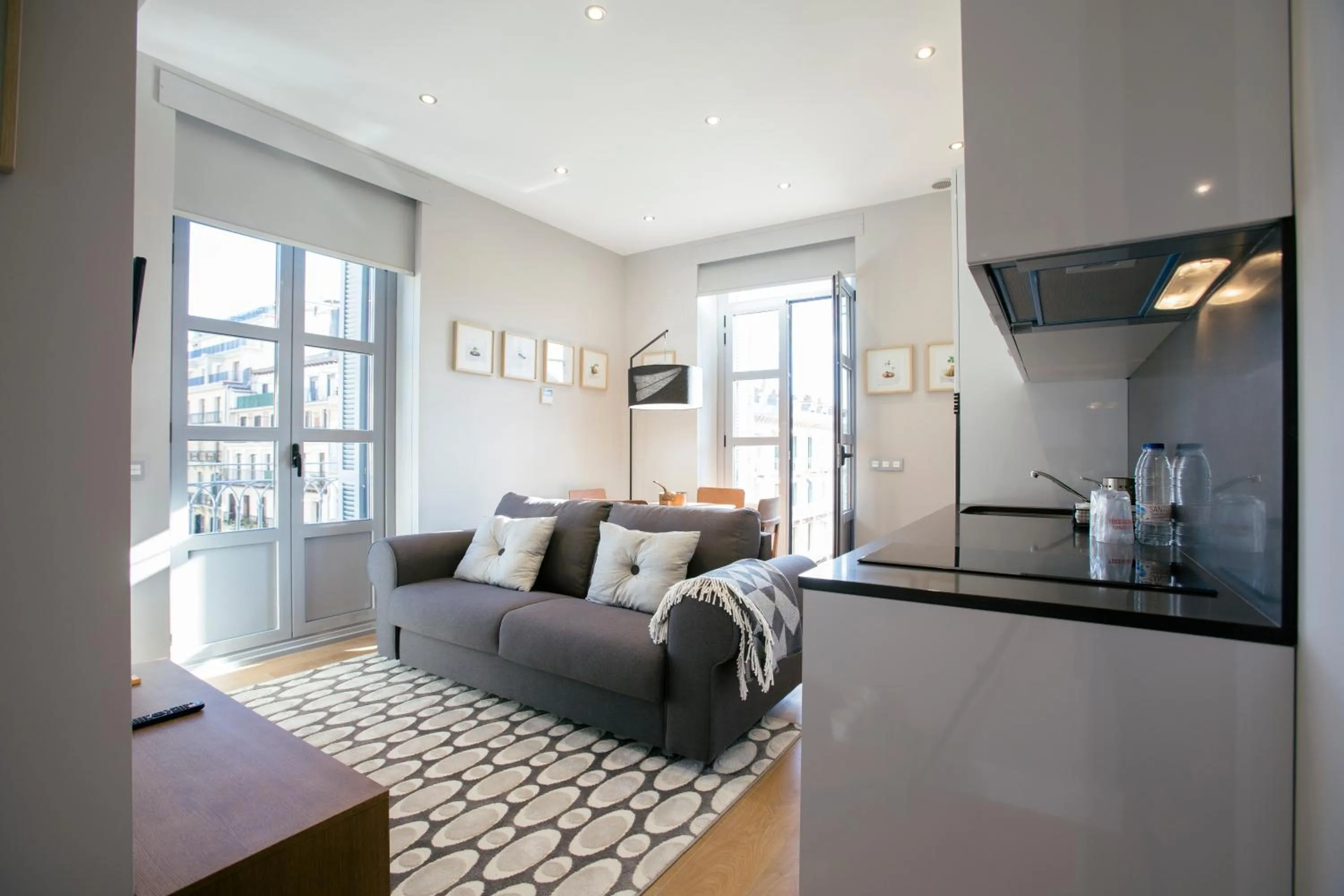 Kitchen or kitchenette in Legazpi Doce Rooms & Suites