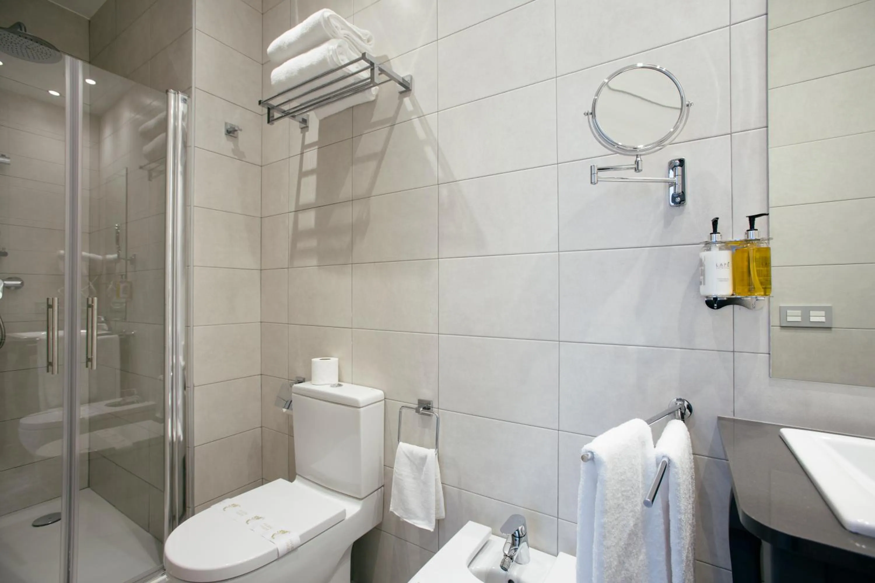 Bathroom in Legazpi Doce Rooms & Suites