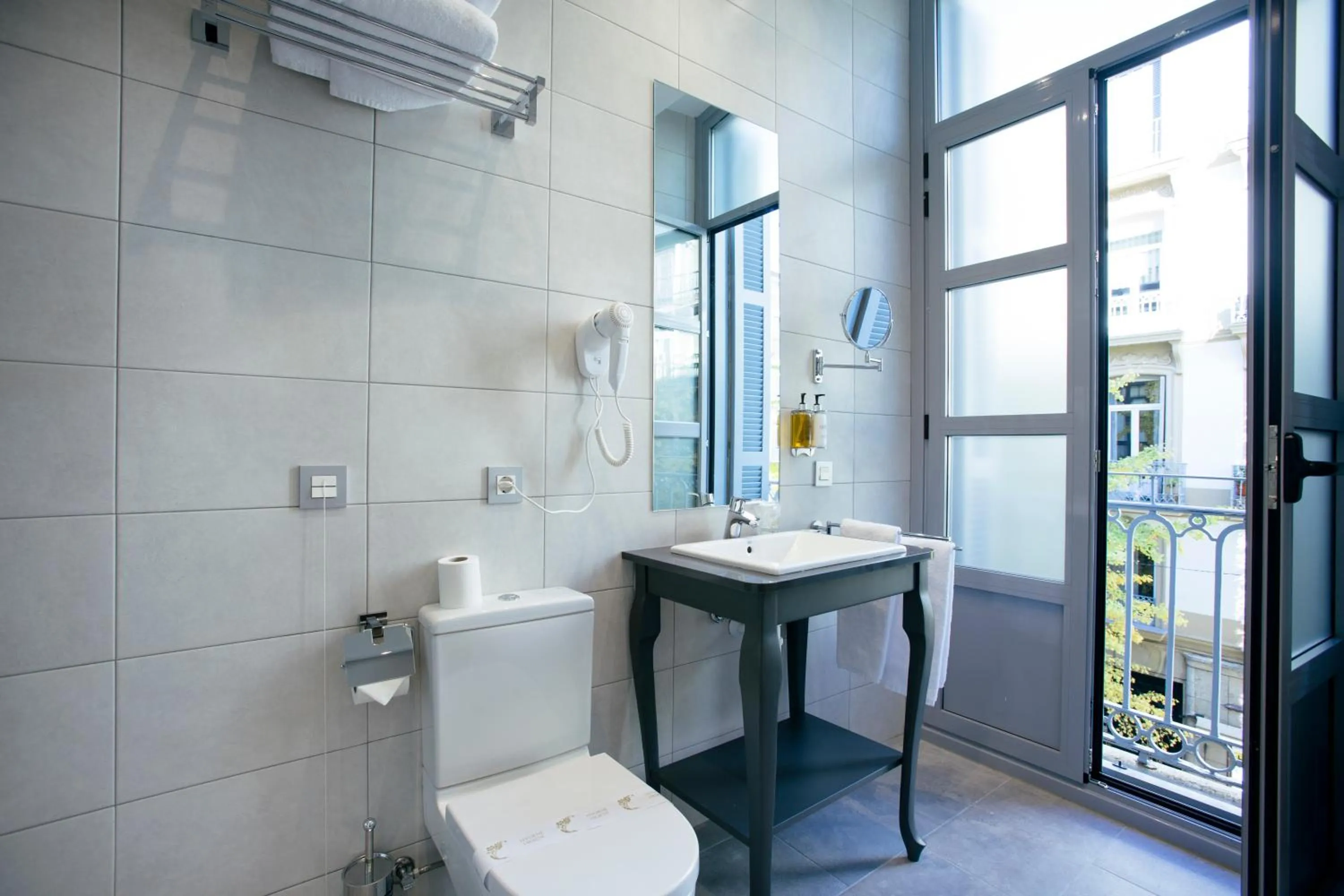 Bathroom in Legazpi Doce Rooms & Suites