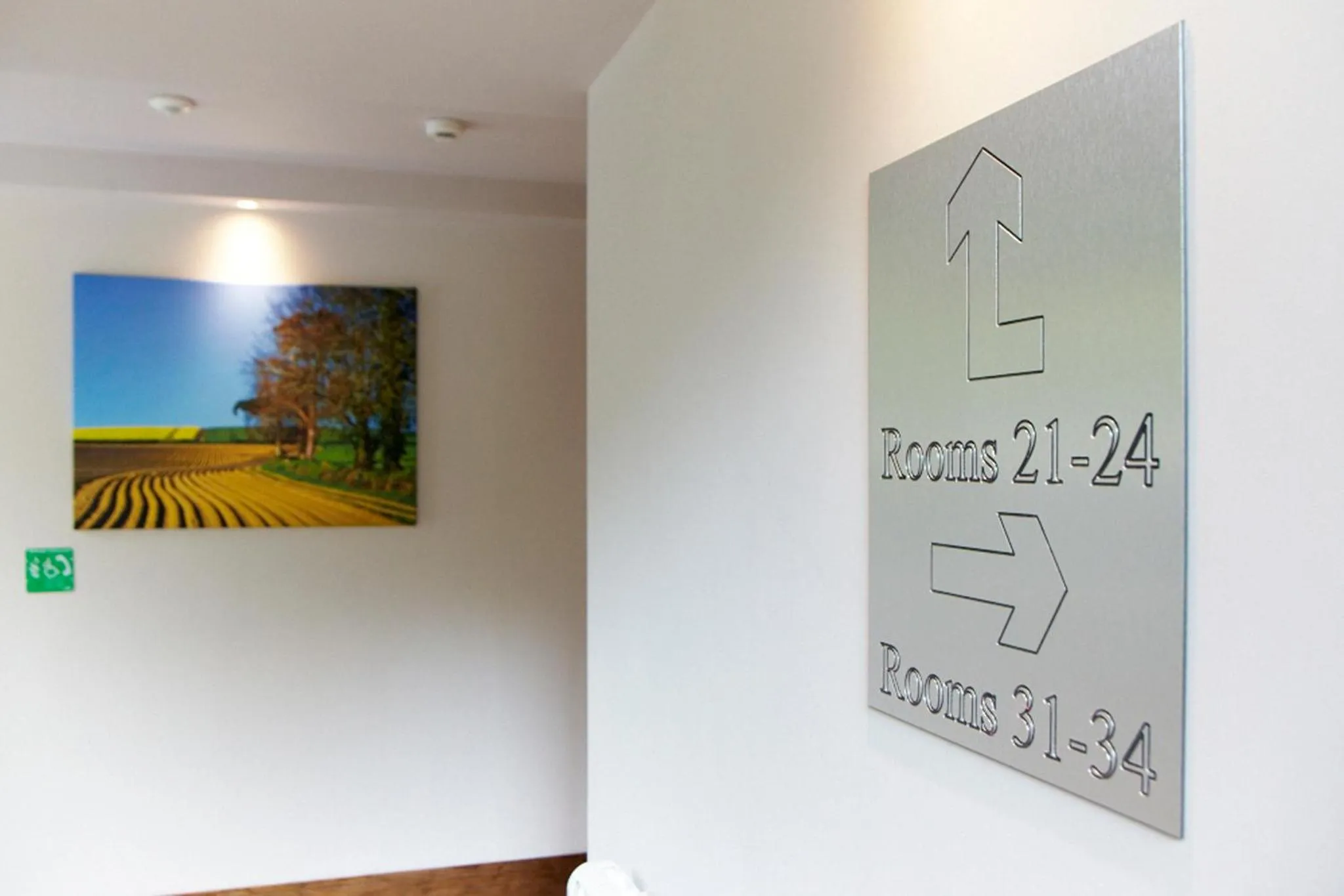 Logo/Certificate/Sign in Clody Lodge