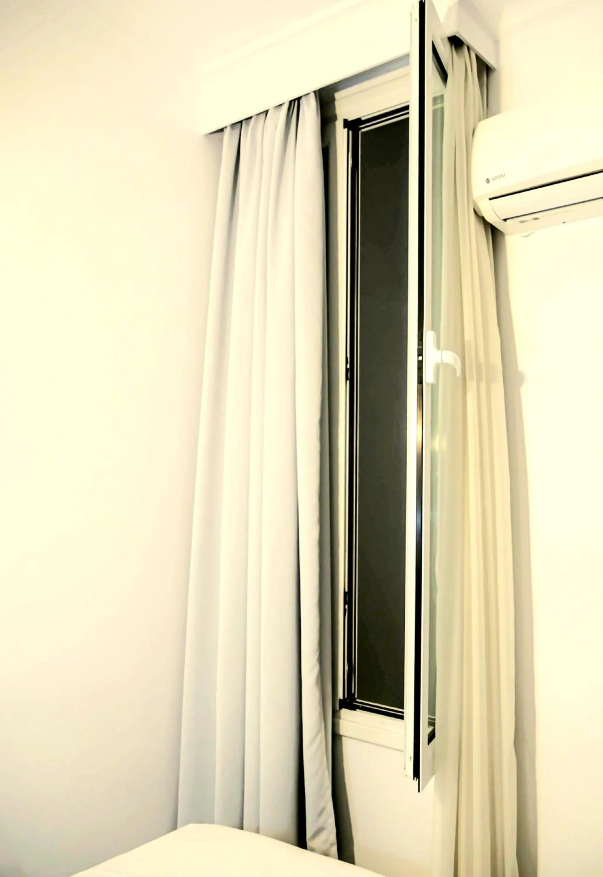 Photo of the whole room in Carolina Hotel since 1934