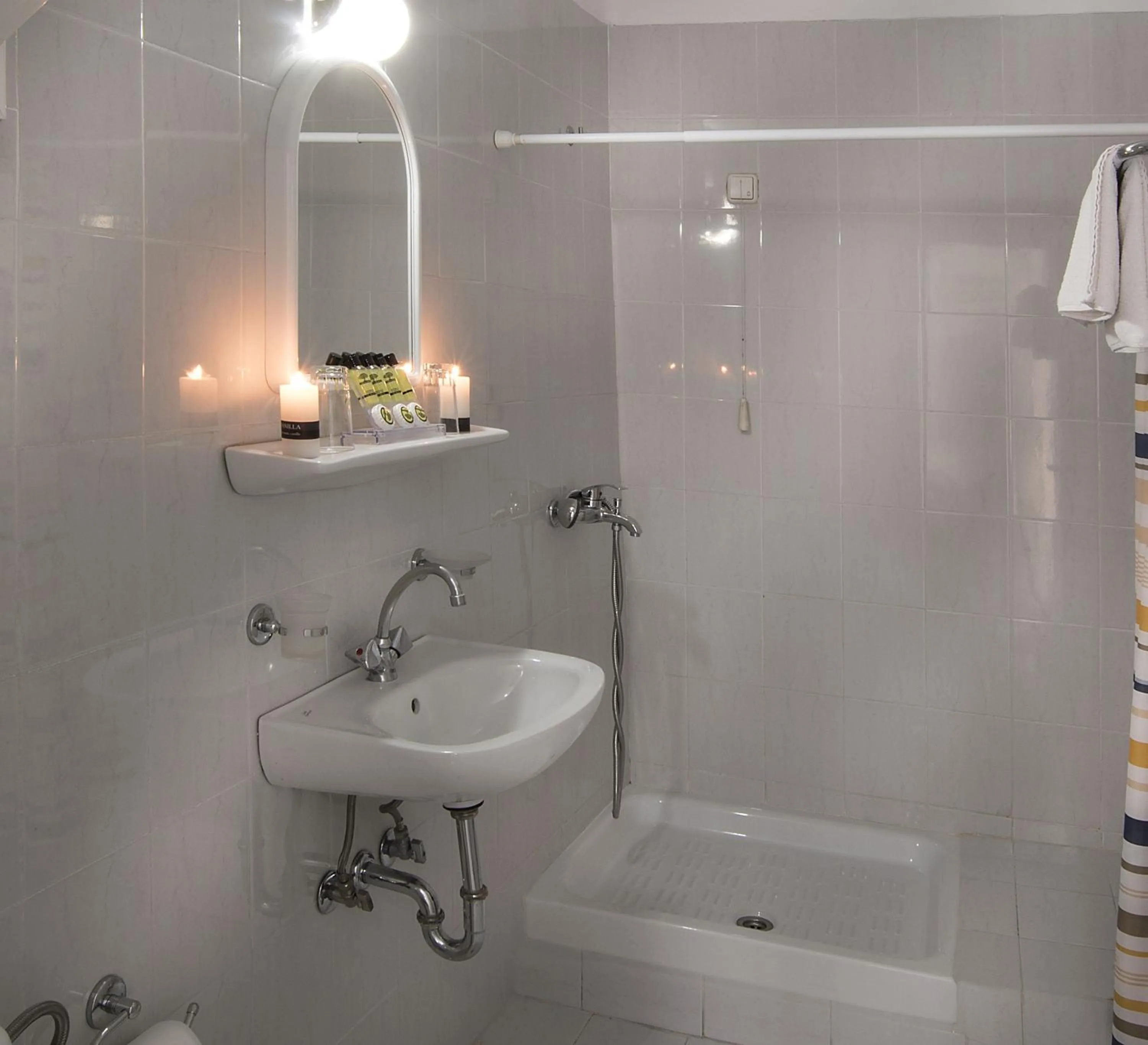 Bathroom in Carolina Hotel since 1934