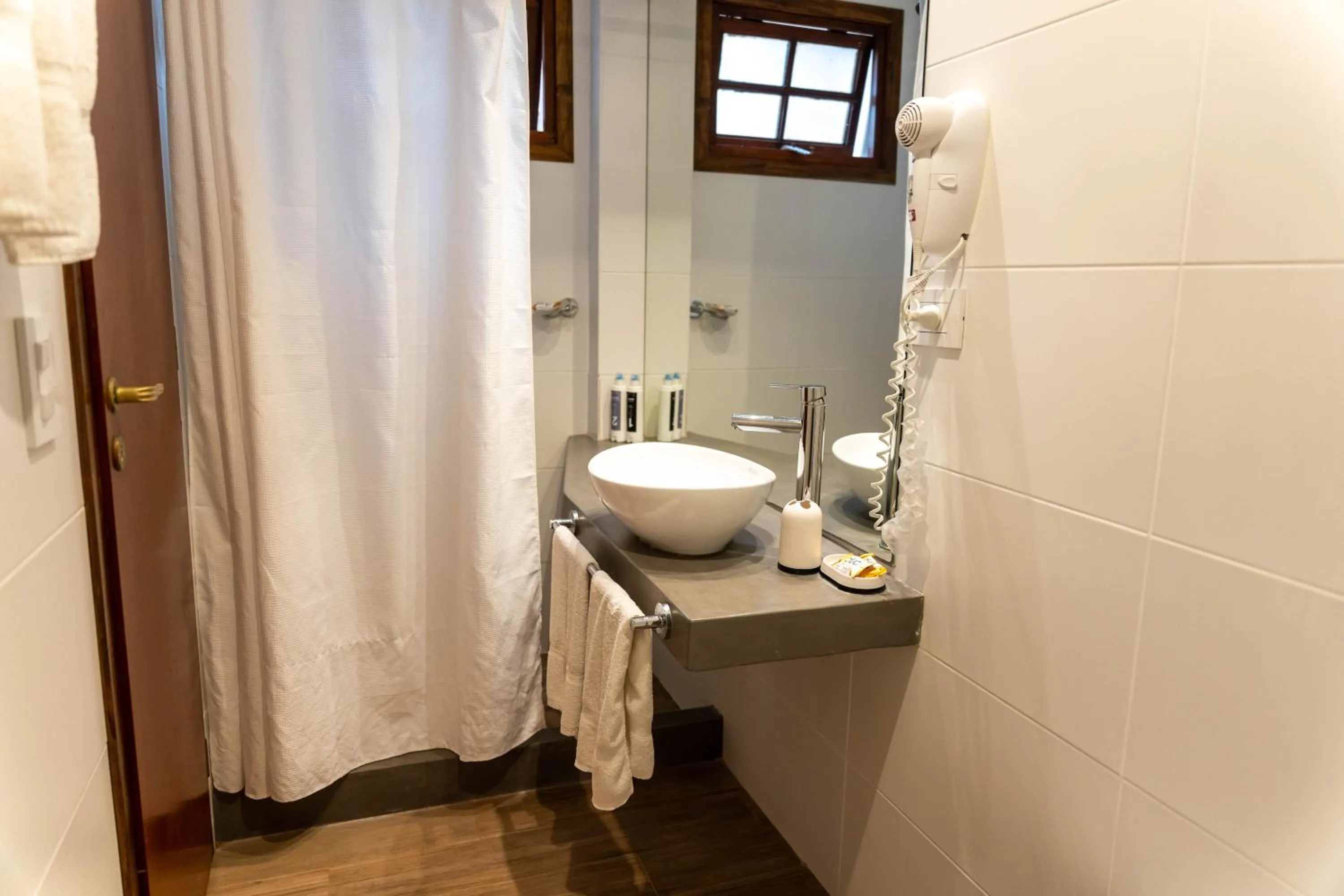 Bathroom in O2 Hotel Valeria del Mar