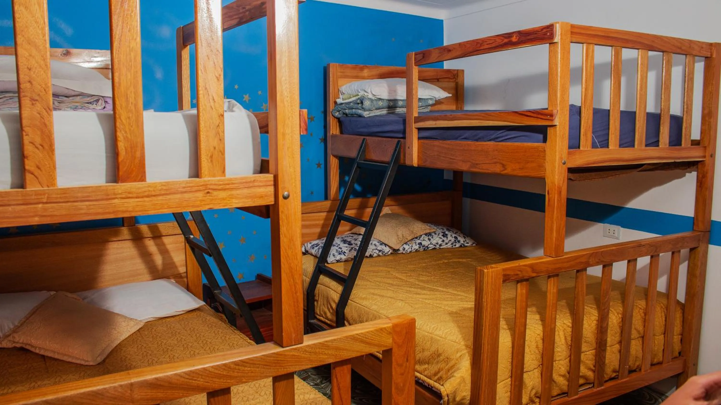 Photo of the whole room, Bed in Mi Angeline